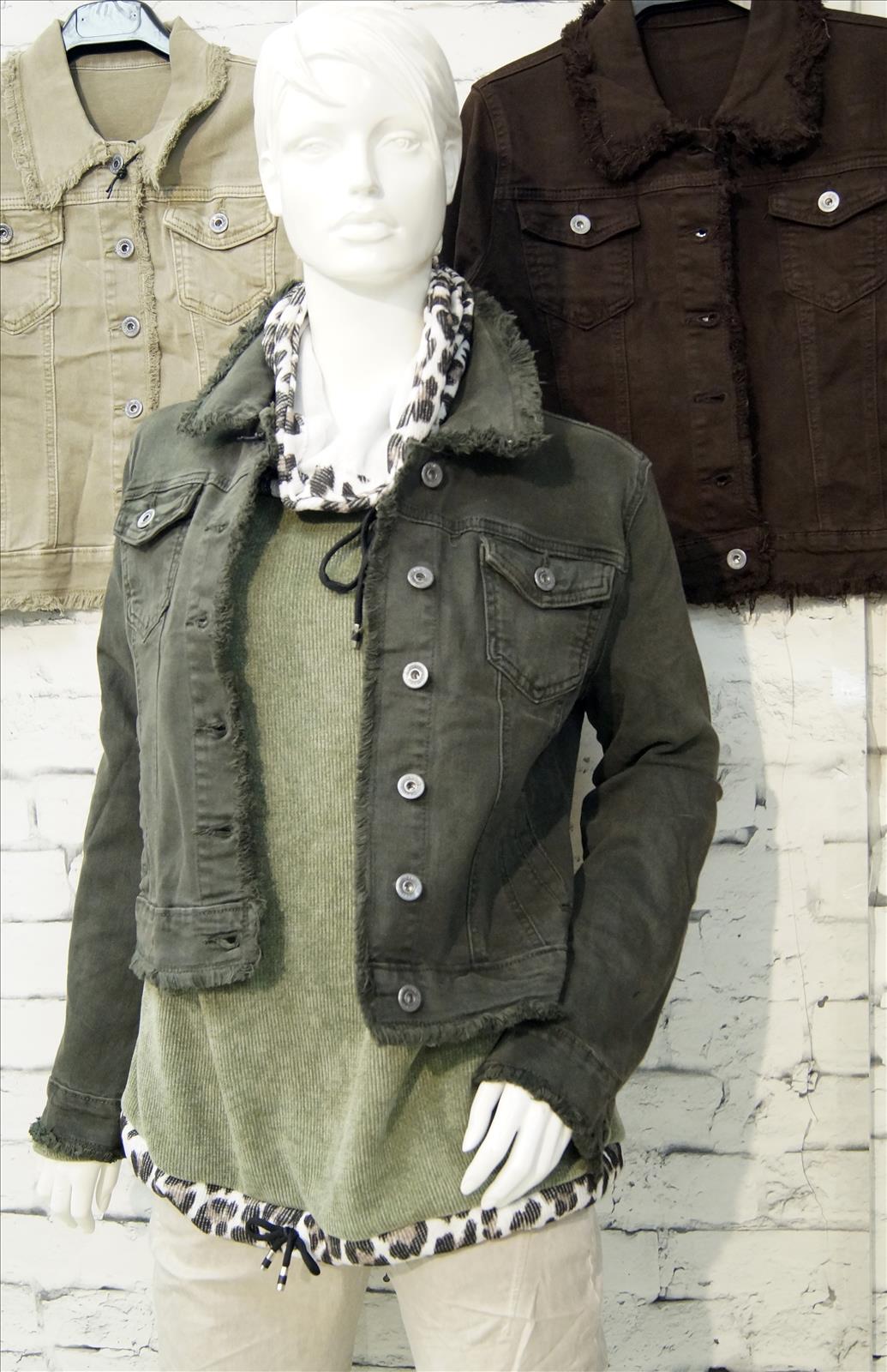 Bhatti Mode GmbH - Young fashion, DOB - Blusen, Hosen Jacken, Jeans, Kleider, Pullover etc. | Artikel-Nr. 16700 | Jeansjacke Fransen | # Jeansjacke mit ausgefranstem Rand ## klassische Form mit 4 Taschen ## elastisch ## 94%Cotton,5%Polyester,1%Elasthan # | Kategorie: Blazer/Jacke/Mantel | Angebot: Damenbekleidung, Young Fashion, Sofortprogramme | Adresse: Bhatti Mode GmbH - Breslauer Str. 8 - 41460 Neuss - Tel: 02131-130004 - gurdip-bhatti@t-online.de