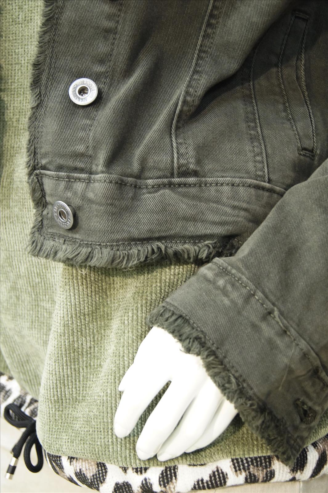 Bhatti Mode GmbH - Young fashion, DOB - Blusen, Hosen Jacken, Jeans, Kleider, Pullover etc. | Kategorie: Blazer/Jacke/Mantel | Angebot: Damenbekleidung, Young Fashion, Sofortprogramme | Adresse: Bhatti Mode GmbH - Breslauer Str. 8 - 41460 Neuss - Tel: 02131-130004 - gurdip-bhatti@t-online.de