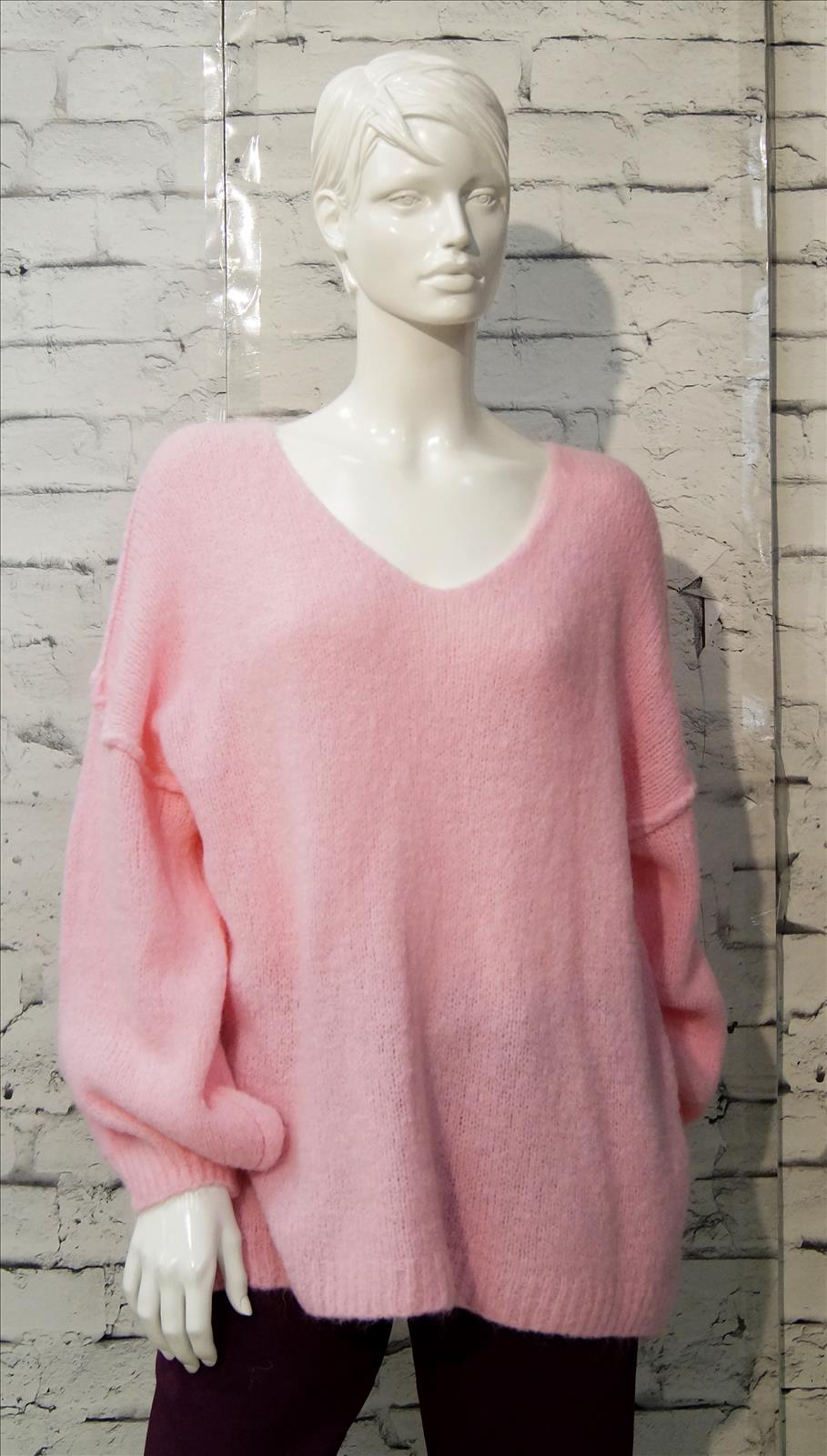Bhatti Mode GmbH - Young fashion, DOB - Blusen, Hosen Jacken, Jeans, Kleider, Pullover etc. | Artikel-Nr. 16701 | Pulli Big V | # weicher Pullover mit V-Ausschnitt ## sichtbare Naht an der Schulter ## lässiger Schnitt mit weitenÄrmeln ## 37%Polyamid,15%BabyMohair,12%Lana,3%Elasthan # | Kategorie: Shirt/Bluse/Pullover | Angebot: Damenbekleidung, Young Fashion, Sofortprogramme | Adresse: Bhatti Mode GmbH - Breslauer Str. 8 - 41460 Neuss - Tel: 02131-130004 - gurdip-bhatti@t-online.de