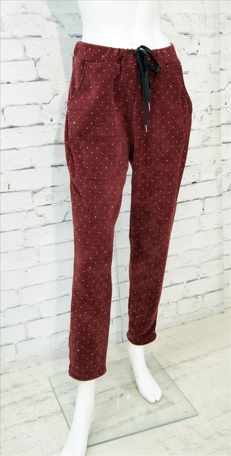 Bhatti Mode GmbH - Young fashion, DOB - Blusen, Hosen Jacken, Jeans, Kleider, Pullover etc. | Artikel-Nr. 16702 | Jogpant Cord Gl | # Jogpant mit 2 Taschen aus Chenille ## Gummizug und Kordel # # Glitzersteinchen ## Cordoptik ## 60%Viskose,35%Polyester,5%Elasthan # | Kategorie: Hose/Jeans/Legging | Angebot: Damenbekleidung, Young Fashion, Sofortprogramme | Adresse: Bhatti Mode GmbH - Breslauer Str. 8 - 41460 Neuss - Tel: 02131-130004 - gurdip-bhatti@t-online.de