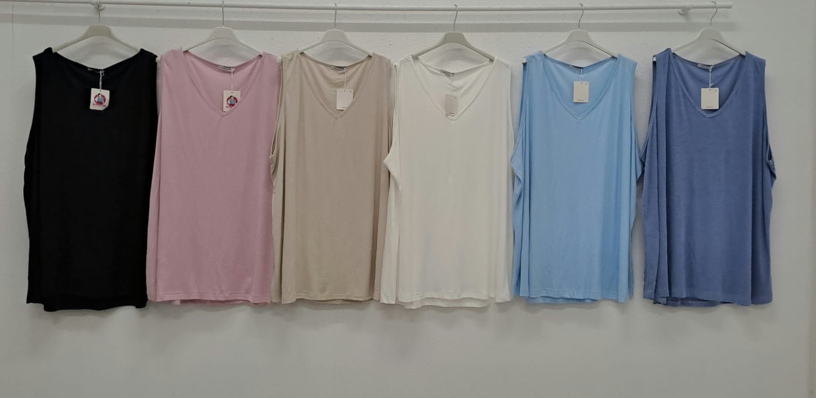 Hier geht's zum Shop von: Catchme UG - DOB - Dreieich | Kategorie: Bekleidung (Ab grose 44) / Oberteil | Adresse: Catchme UG - Otto-Hahn Str. 24 - 63303 Dreieich - Tel: +49 (0)6103 – 39891 10 - grossartig9@gmail.com | Angebot: Sofortprogramme, Orderware