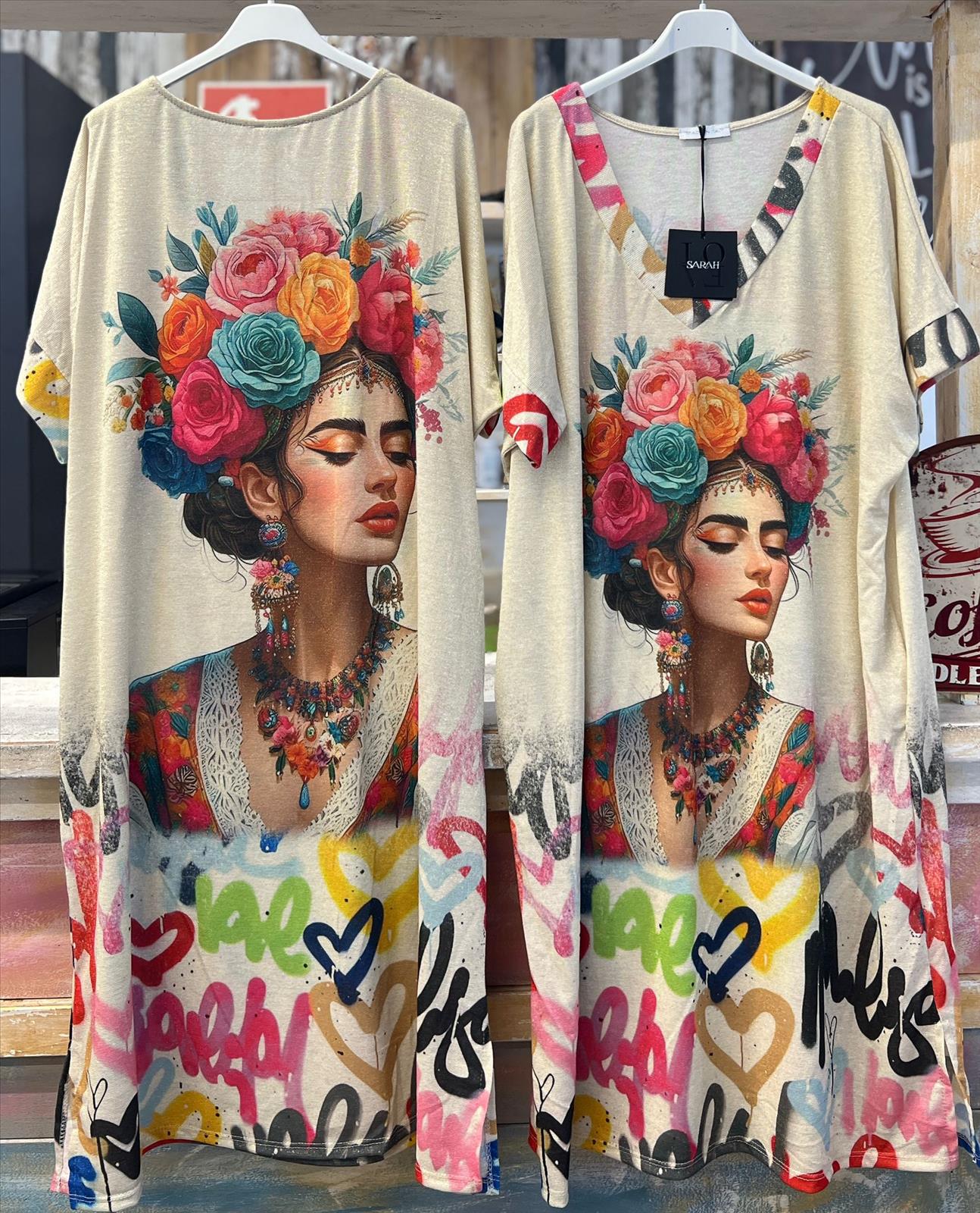 Hier geht's zum Shop von: Element of Joy - Damenbekleidung und Accessoires - Wiesbaden | Kleid | Artikel-Nr. 1682 | Kategorie: Kleider | Adresse: Element of Joy - Marktstraße 27 - 65183 Wiesbaden - Tel: 01628583468 - elementofjoy1@gmail.com | Angebot: Damenbekleidung, Damen Accessoires, Schuhe
