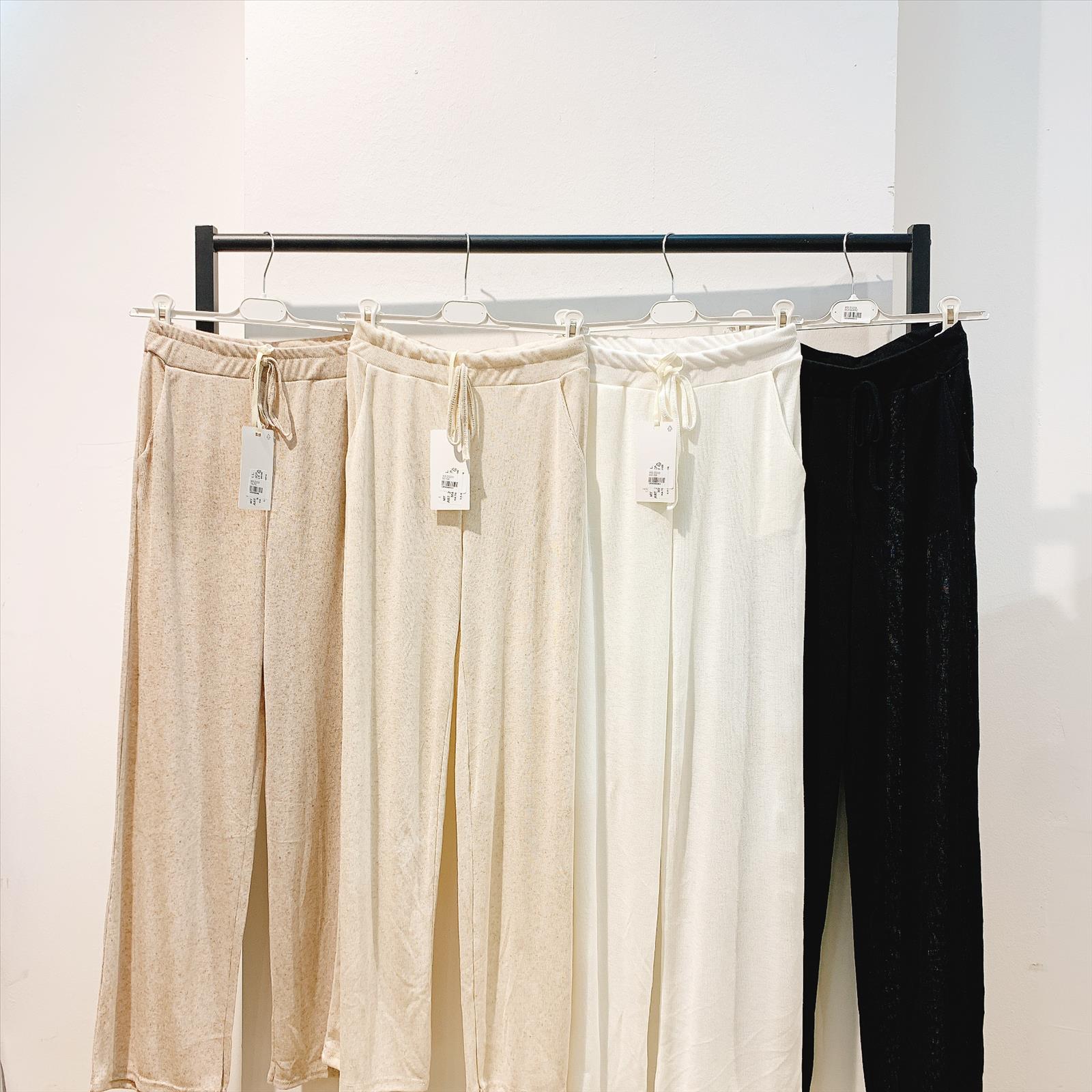 Hier geht's zum Shop von: CAS CARA by Cherry´s GmbH - Damenbekleidung Pronto Moda | Artikel-Nr. MS-20203 | HOSE | 95%Viskos 5%Elastomer | Kategorie: HOSEN | Adresse: Cherry´s GmbH - Breslauer Str. 1 - 41460 Neuss - Tel: 021313843120 - cherrysgmbh@gmail.com | Angebot: Damenbekleidung, Young Fashion, Sofortprogramme, Orderware