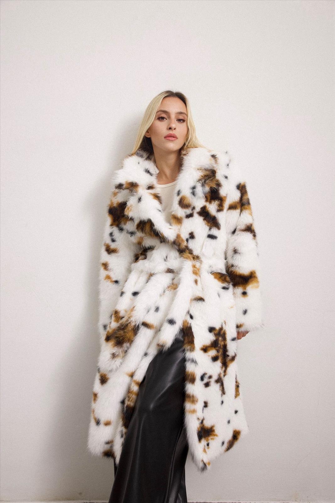 Ala Mode Fashion-DOB;Accessoires;Leather Wear; Young Fashion - Neuss | Kategorie: Mantel | Angebot: Sofortprogramme, Orderware | Adresse: Ala Mode Fashion - Breslauerstr. 8 Raum 113 - 41460 neuss - Tel: 021312091616 - ala-mode@web.de