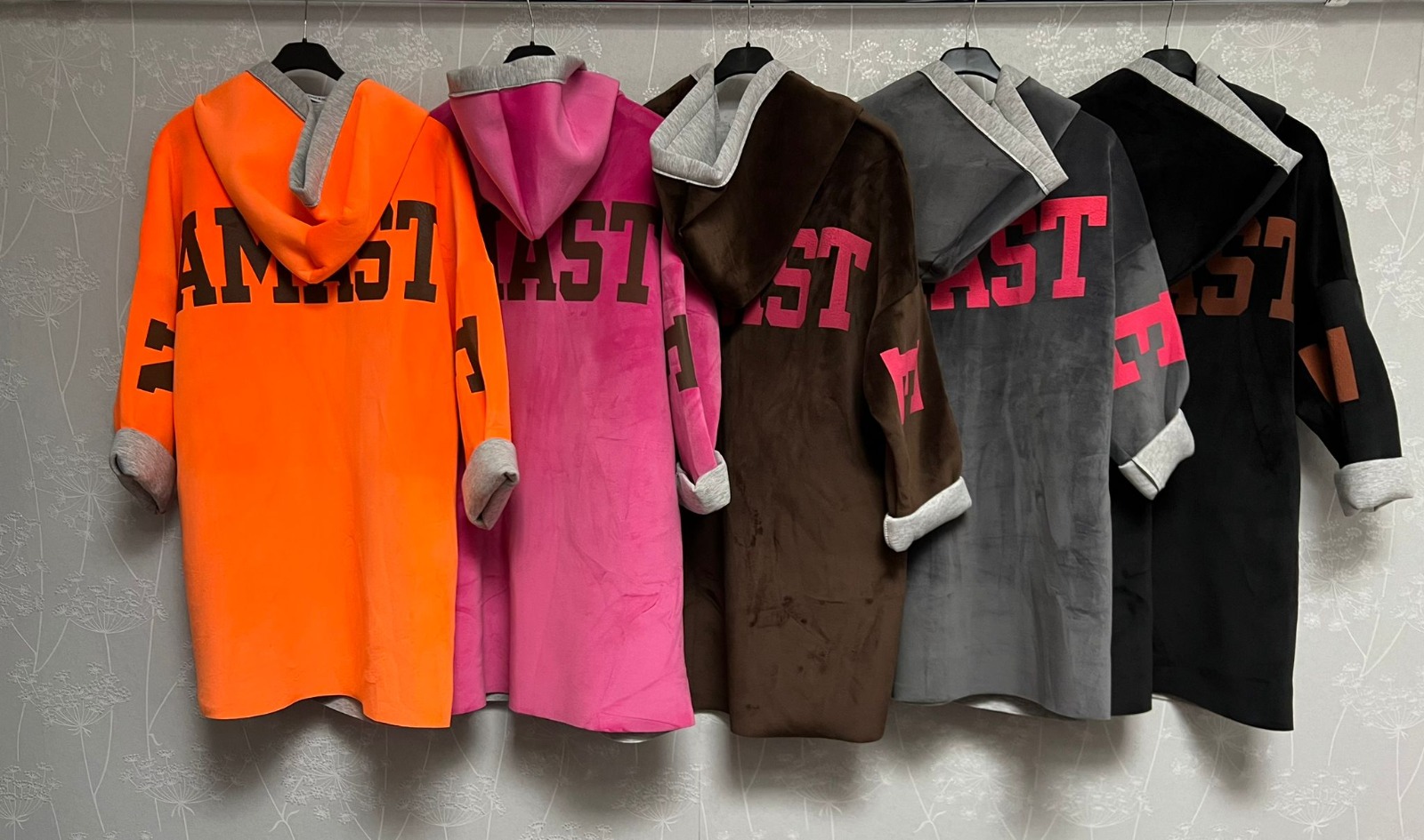 Hier geht's zum Shop von: Catchme UG - DOB - Dreieich | Kategorie: Bekleidung (bis grose 42) / Jacke | Adresse: Catchme UG - Otto-Hahn Str. 24 - 63303 Dreieich - Tel: +49 (0)6103 – 39891 10 - grossartig9@gmail.com | Angebot: Sofortprogramme, Orderware