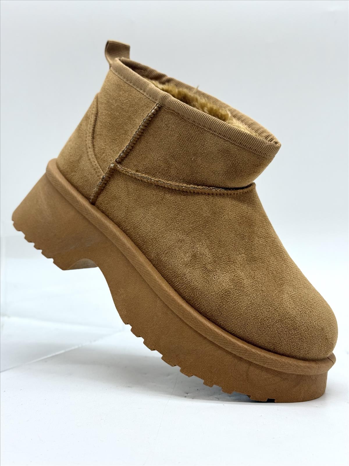 Hier geht's zum Shop von: Ala Mode Fashion-DOB;Accessoires;Leather Wear; Young Fashion - Neuss | Kategorie: Schuhe / Fell Boots (Lot) | Adresse: Ala Mode Fashion - Breslauerstr. 8 Raum 113 - 41460 neuss - Tel: 021312091616 - ala-mode@web.de | Angebot: Sofortprogramme, Orderware
