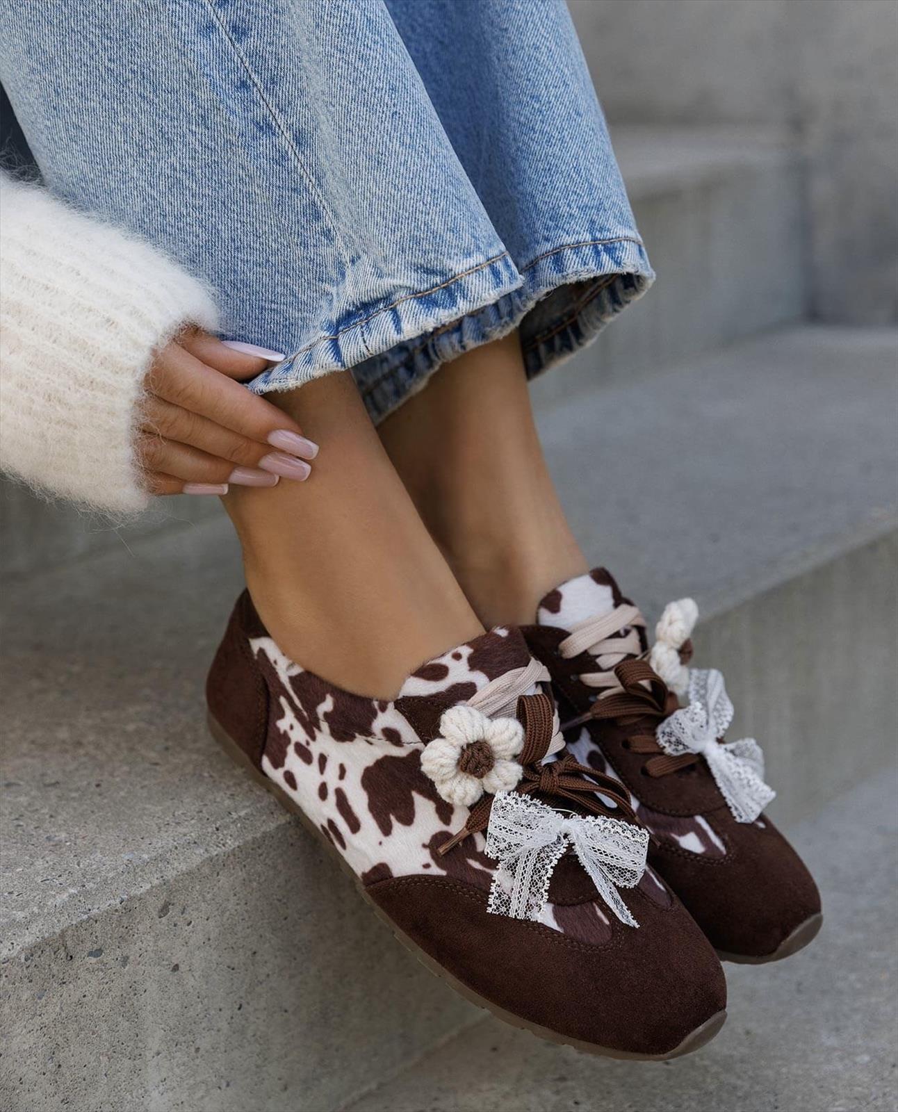 Hier geht's zum Shop von: Ala Mode Fashion-DOB;Accessoires;Leather Wear; Young Fashion - Neuss | Kategorie: Schuhe / Sneakers (Lot) | Adresse: Ala Mode Fashion - Breslauerstr. 8 Raum 113 - 41460 neuss - Tel: 021312091616 - ala-mode@web.de | Angebot: Sofortprogramme, Orderware