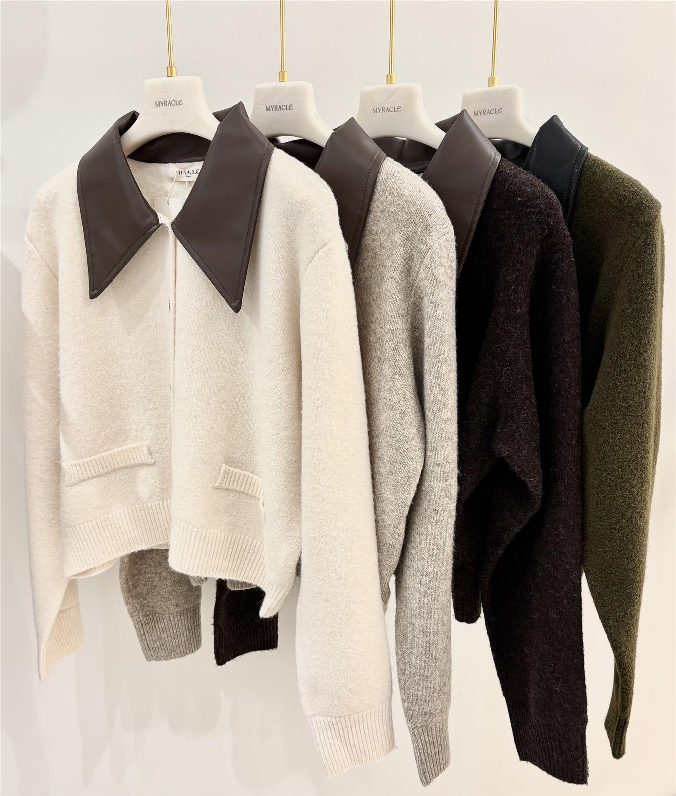 E-Vitale Shoes - BIONDINI Großhandel Wholesale - hochwertige italienische Schuhe direkt ab Fabrik | Artikel-Nr. PU-E8033 god | Pulli (LOT) 6 Stk | 35% RECYCLED POLYESTERE, 25% POLYESTERE, 10% POLYAMIDE, 10% WOOL, 8% ACRYLIC, ACRYLIC, 2%PULYURETHANE, 2% ELASTANE | Kategorie: Damenbekleidung / Pulli (LOT) | Angebot: Damenbekleidung, Damen Accessoires, Herren Accessoires, Schuhe, Young Fashion, Leather Wear, Sofortprogramme, Orderware | Adresse: E-VITALE SHOES - Raum 114 - Breslauer Str. 8 - 41460 Neuss - Tel: 02131/3868532 - service@evitale-shoes.eu