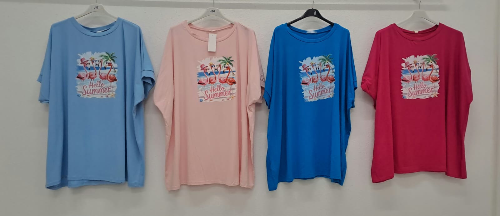 Hier geht's zum Shop von: Catchme UG - DOB - Dreieich | Kategorie: Bekleidung (Ab grose 44) / T-Shirts | Adresse: Catchme UG - Otto-Hahn Str. 24 - 63303 Dreieich - Tel: +49 (0)6103 – 39891 10 - grossartig9@gmail.com | Angebot: Sofortprogramme, Orderware