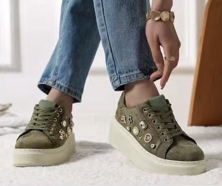 Hier geht's zum Shop von: Ala Mode Fashion-DOB;Accessoires;Leather Wear; Young Fashion - Neuss | Kategorie: Schuhe / Sneakers (6 Paare) | Adresse: Ala Mode Fashion - Breslauerstr. 8 Raum 113 - 41460 neuss - Tel: 021312091616 - ala-mode@web.de | Angebot: Sofortprogramme, Orderware