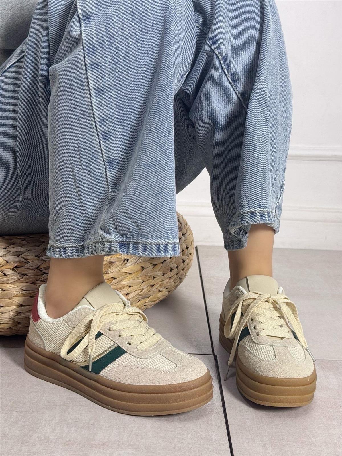 Hier geht's zum Shop von: Ala Mode Fashion-DOB;Accessoires;Leather Wear; Young Fashion - Neuss | Kategorie: Schuhe / Sneakers (6 Paare) | Adresse: Ala Mode Fashion - Breslauerstr. 8 Raum 113 - 41460 neuss - Tel: 021312091616 - ala-mode@web.de | Angebot: Sofortprogramme, Orderware