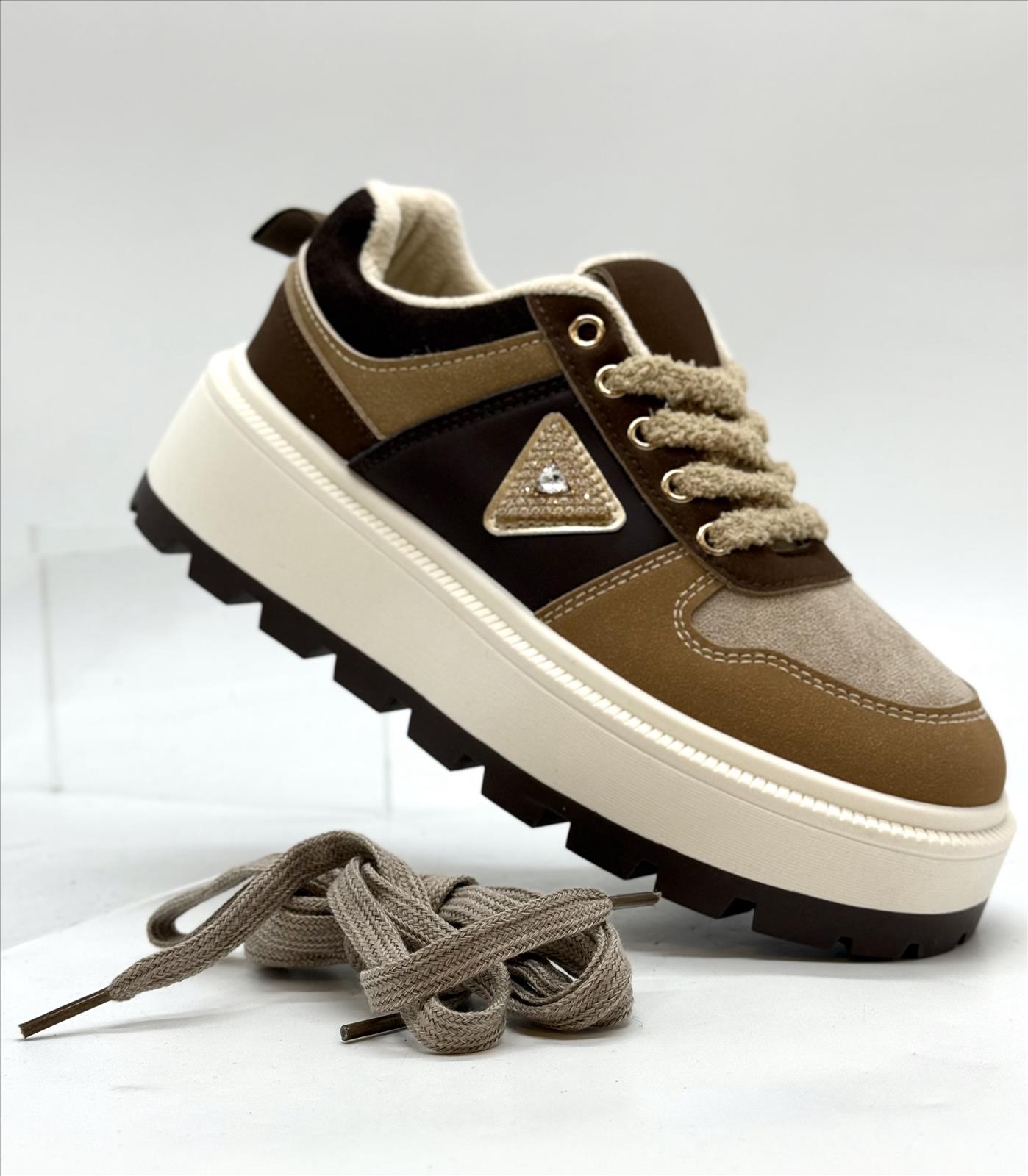 Ala Mode Fashion-DOB;Accessoires;Leather Wear; Young Fashion - Neuss | Kategorie: Schuhe / Sneakers (6 Paare) | Angebot: Sofortprogramme, Orderware | Adresse: Ala Mode Fashion - Breslauerstr. 8 Raum 113 - 41460 neuss - Tel: 021312091616 - ala-mode@web.de