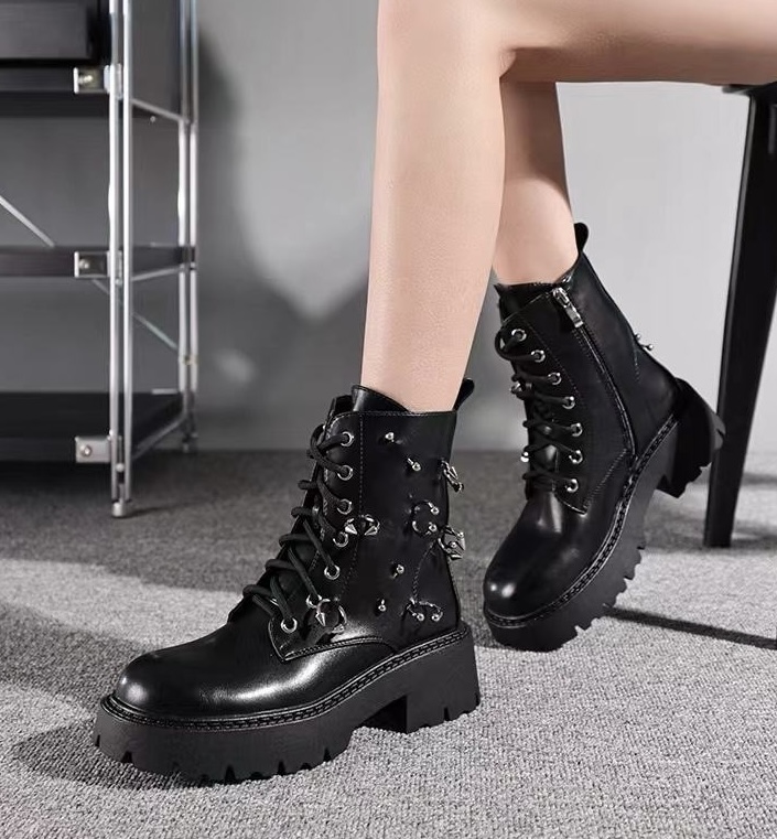 Hier geht's zum Shop von: Ala Mode Fashion-DOB;Accessoires;Leather Wear; Young Fashion - Neuss | Artikel-Nr. 160KS | Stiefeletten (6 Paare) | A (36 Bis 40) 1x36 1x37 2x38 1x39 1x40 B (37 Bis 41) 1x37 1x38 2x39 1x40 1x41 | Kategorie: Schuhe / Stiefeletten (6 Paare) | Adresse: Ala Mode Fashion - Breslauerstr. 8 Raum 113 - 41460 neuss - Tel: 021312091616 - ala-mode@web.de | Angebot: Sofortprogramme, Orderware
