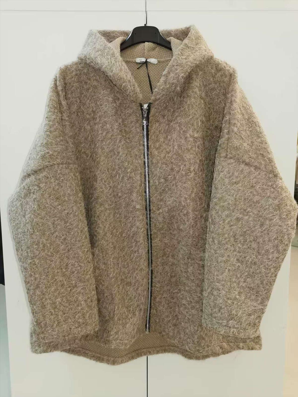 KaiXuan Mode GmbH - DOB, Young Fashion - Hamburg | Braun | Kategorie: Mantel - Jacke | Angebot: Damenbekleidung, Herrenbekleidung, Damen Accessoires, Große Größen, Young Fashion, Sofortprogramme, Orderware | Adresse: KaiXuan Mode GmbH - Modering 3 Haus B Raum 338 - 22457 Hamburg - Tel: 040-58964150 - shixiongwei1@163.com