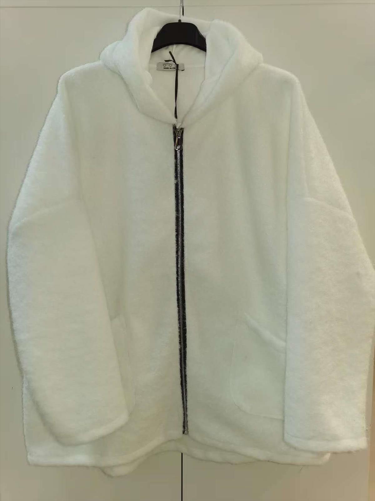 KaiXuan Mode GmbH - DOB, Young Fashion - Hamburg | Weiß | Kategorie: Mantel - Jacke | Angebot: Damenbekleidung, Herrenbekleidung, Damen Accessoires, Große Größen, Young Fashion, Sofortprogramme, Orderware | Adresse: KaiXuan Mode GmbH - Modering 3 Haus B Raum 338 - 22457 Hamburg - Tel: 040-58964150 - shixiongwei1@163.com