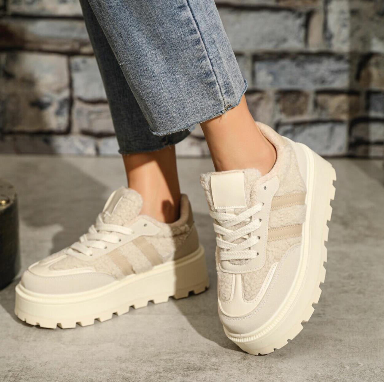 Ala Mode Fashion-DOB;Accessoires;Leather Wear; Young Fashion - Neuss | Kategorie: Schuhe / Sneakers (6 Paare) | Angebot: Sofortprogramme, Orderware | Adresse: Ala Mode Fashion - Breslauerstr. 8 Raum 113 - 41460 neuss - Tel: 021312091616 - ala-mode@web.de
