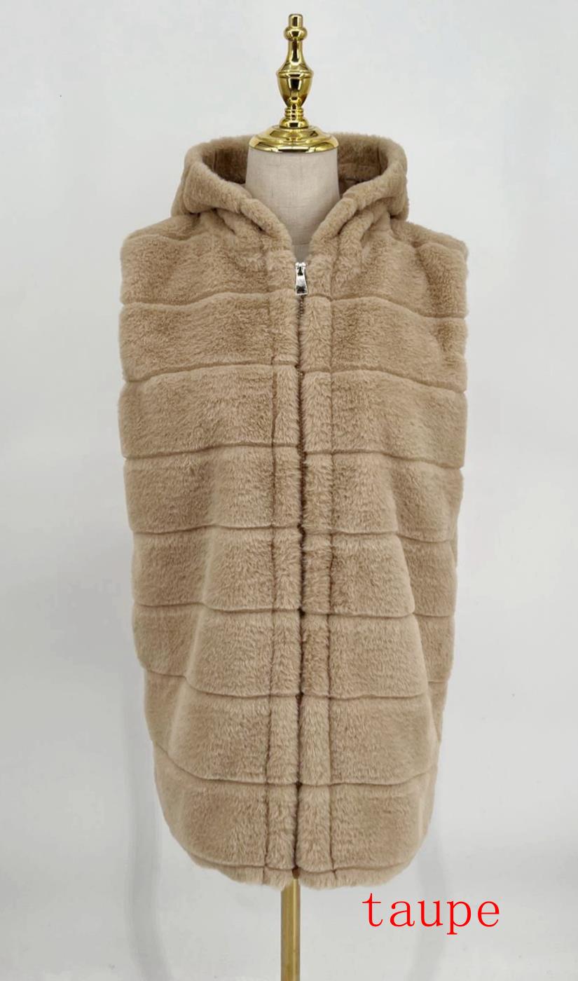 YOU ACCESSOIRES GMBH | Kategorie: PONCHO & KLEIDER | Angebot: Damenbekleidung, Damen Accessoires, Herren Accessoires, Dessous, Beach Wear, Sofortprogramme, Orderware | Adresse: YOU ACCESSOIRES GMBH - ANTON-KUX-STR 2 (B008) - 41460 NEUSS - Tel: 02131 3149949 - YOUACCESSOIRES1668@HOTMAIL.COM