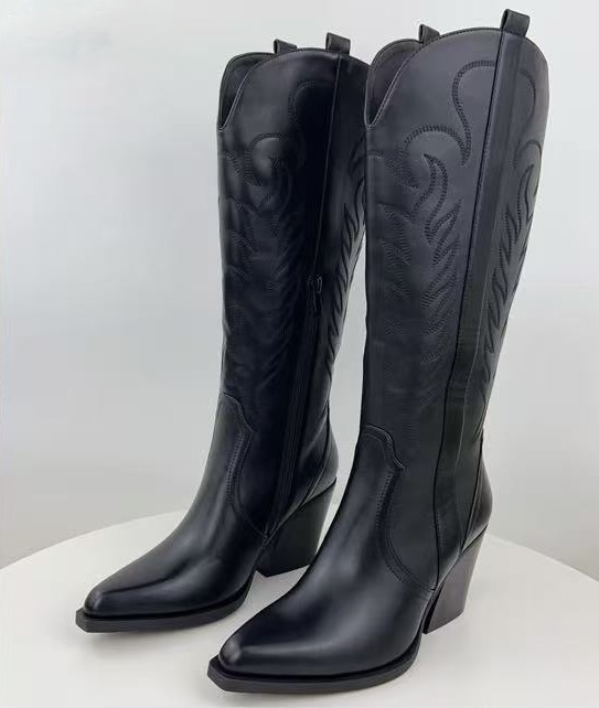 E-Vitale Shoes - BIONDINI Großhandel Wholesale - hochwertige italienische Schuhe direkt ab Fabrik | Kategorie: Damenschuhe / Stiefel (LOT) | Angebot: Damenbekleidung, Damen Accessoires, Herren Accessoires, Schuhe, Young Fashion, Leather Wear, Sofortprogramme, Orderware | Adresse: E-VITALE SHOES - Raum 114 - Breslauer Str. 8 - 41460 Neuss - Tel: 02131/3868532 - service@evitale-shoes.eu