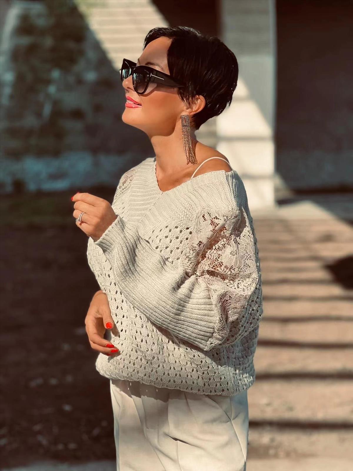 Noor Fashion - DOB;HAKA;Young Fashion - Dreieich | Artikel-Nr. 6063 | Damen Pulli V Hals | Damen Pulli V Schnitt, Ärmel Spitze A - A: 55 cm Länge: 68 cm | Kategorie: Damen Pullover | Angebot: Sofortprogramme, Orderware | Adresse: Noor Fashion - Otto-Hahn-Str. 6 - 63303 Dreieich - Tel: +49 6103 371505 - noorfashion@web.de