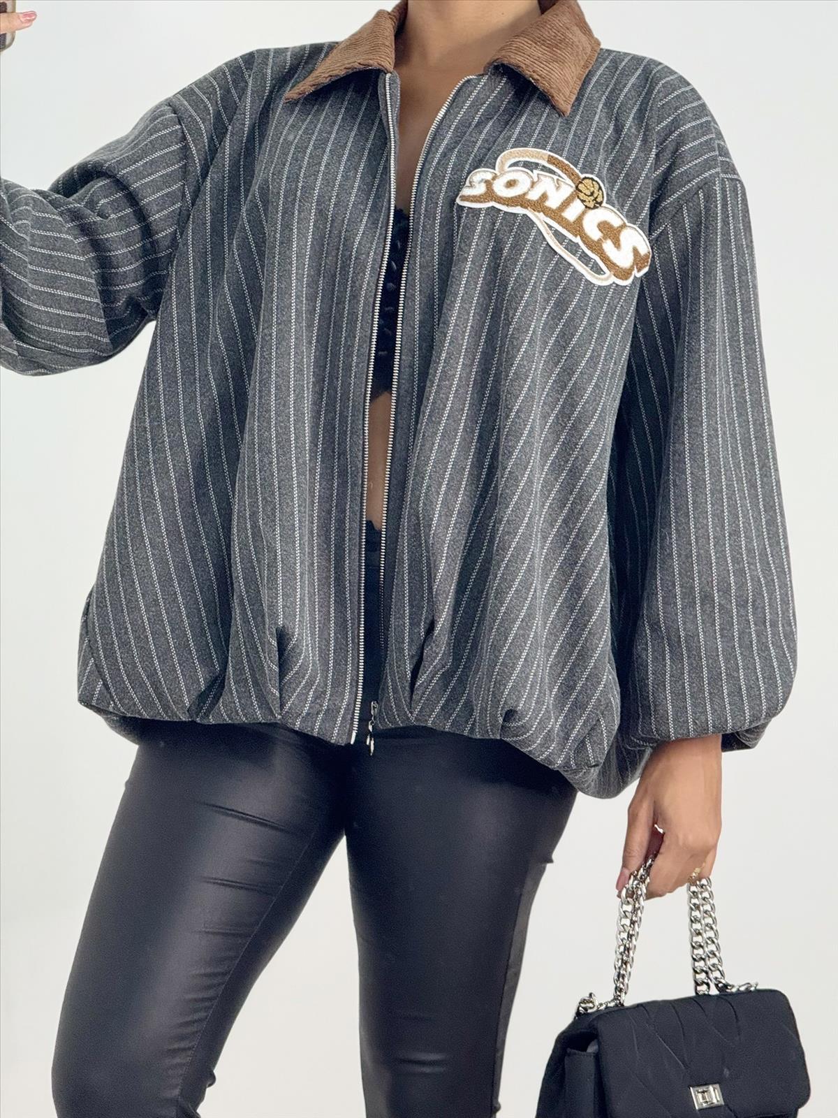 Ala Mode Fashion-DOB;Accessoires;Leather Wear; Young Fashion - Neuss | Artikel-Nr. 18780 | 100% Poly | Mindestbestellmenge 2 Stück | Kategorie: Jacke | Angebot: Sofortprogramme, Orderware | Adresse: Ala Mode Fashion - Breslauerstr. 8 Raum 113 - 41460 neuss - Tel: 021312091616 - ala-mode@web.de