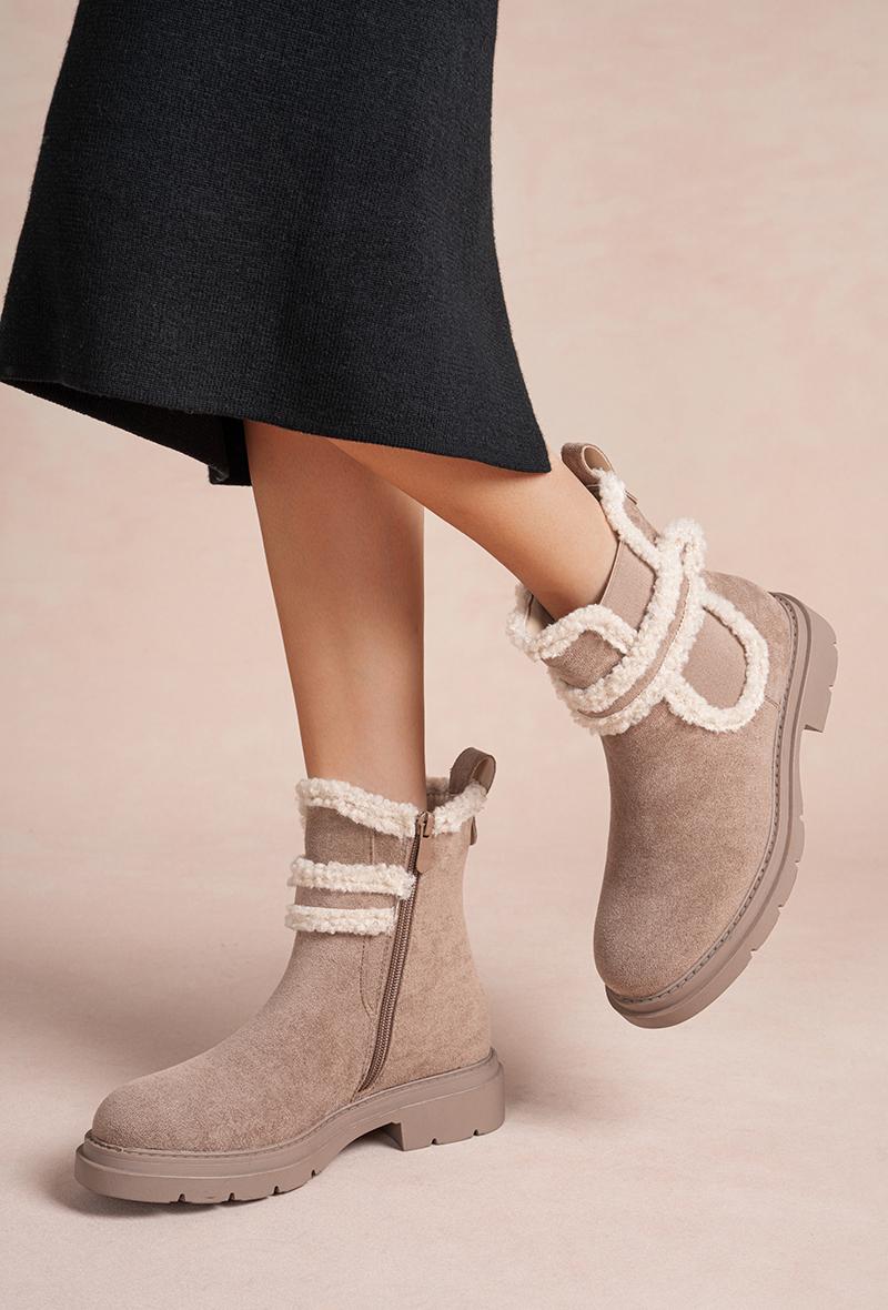 Hier geht's zum Shop von: Lujah Shoes (Schuhgrosshandel) | Artikel-Nr. HQ371 | Stiefelette/DDY | Kategorie: Stiefelette | Adresse: Lujah Shoes - Doesburgstraat 5 - 5651BD Eindhoven - Tel: 0031642235368 - lujah-schuh@hotmail.com | Angebot: Schuhe, Große Größen, Kinder & Teens, Young Fashion, Leather Wear
