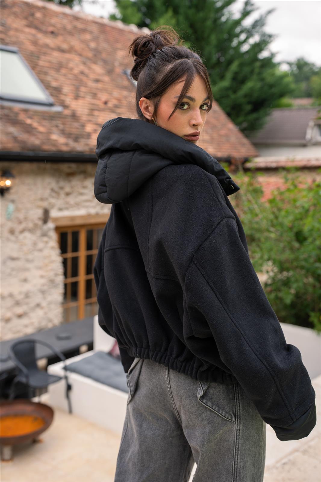 Hier geht's zum Shop von: Ala Mode Fashion-DOB;Accessoires;Leather Wear; Young Fashion - Neuss | Kategorie: Jacke | Adresse: Ala Mode Fashion - Breslauerstr. 8 Raum 113 - 41460 neuss - Tel: 021312091616 - ala-mode@web.de | Angebot: Sofortprogramme, Orderware