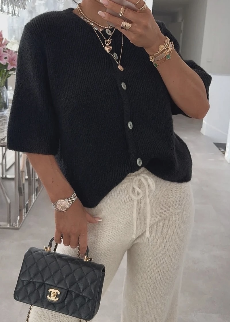 Hier geht's zum Shop von: Ala Mode Fashion-DOB;Accessoires;Leather Wear; Young Fashion - Neuss | Kategorie: Strickjacke | Adresse: Ala Mode Fashion - Breslauerstr. 8 Raum 113 - 41460 neuss - Tel: 021312091616 - ala-mode@web.de | Angebot: Sofortprogramme, Orderware