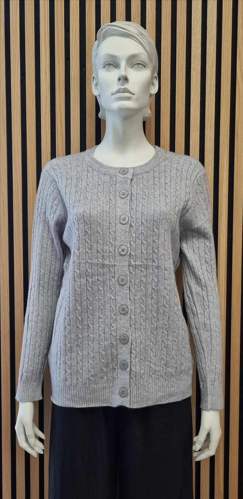 Macco Moda GmbH Le Bonbon - DOB - Neuss | Kategorie: Jacken | Angebot: Damenbekleidung, Damen Accessoires, Herren Accessoires, Große Größen, Young Fashion, Sofortprogramme, Orderware | Adresse: Macco Moda GmbH - Le Bonbon - Anton-Kux-Str. 2 B201 - 41460 Neuss - Tel: +49 17680315577 - maccomoda@outlook.com