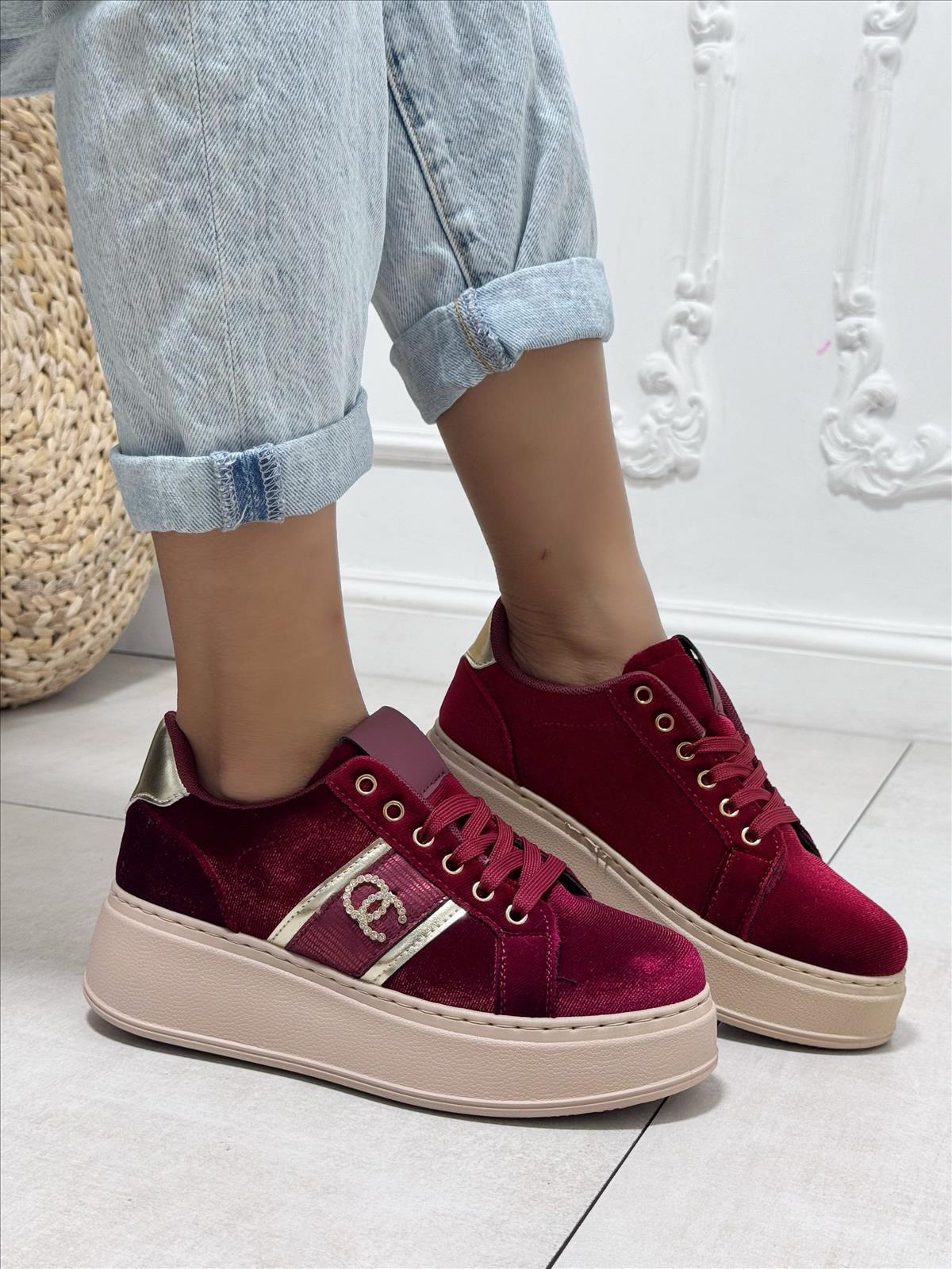 Ala Mode Fashion-DOB;Accessoires;Leather Wear; Young Fashion - Neuss | Kategorie: Schuhe / Sneakers (6 Paare) | Angebot: Sofortprogramme, Orderware | Adresse: Ala Mode Fashion - Breslauerstr. 8 Raum 113 - 41460 neuss - Tel: 021312091616 - ala-mode@web.de