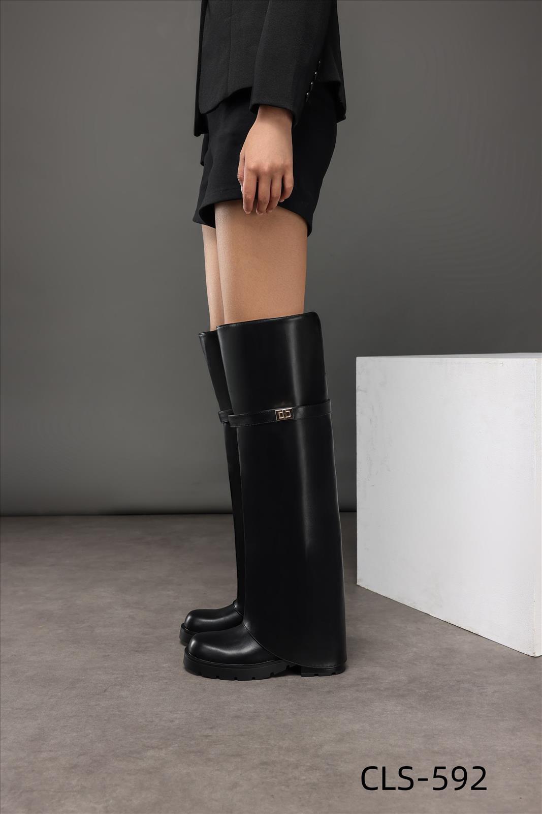 Hier geht's zum Shop von: E-Vitale Shoes - BIONDINI Großhandel Wholesale - hochwertige italienische Schuhe direkt ab Fabrik | Artikel-Nr. CLS-592 yo | Stiefel (LOT) 12 Stk | Kategorie: Damenschuhe / Stiefel (LOT) | Adresse: E-VITALE SHOES - Raum 114 - Breslauer Str. 8 - 41460 Neuss - Tel: 02131/3868532 - service@evitale-shoes.eu | Angebot: Damenbekleidung, Damen Accessoires, Herren Accessoires, Schuhe, Young Fashion, Leather Wear, Sofortprogramme, Orderware