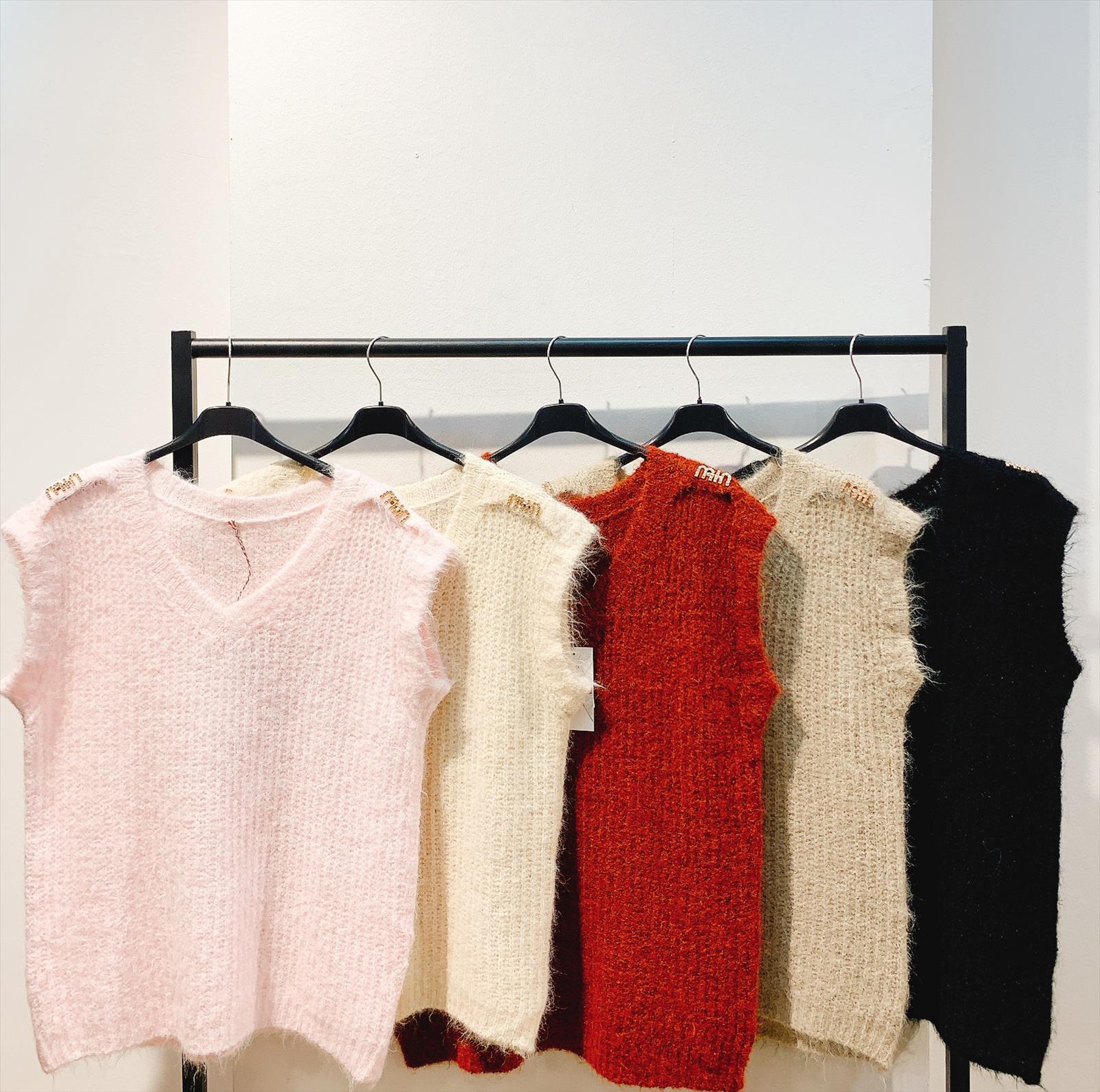 CAS CARA by Cherry´s GmbH - Damenbekleidung Pronto Moda | Artikel-Nr. LS-2734 | PULLUNDER | 39% POLYAMID25% POLYESTER12% LANA12% NYLON10% ACRYL2% SPANDEX | Kategorie: STRICKWAREN / PULLOVER | Angebot: Damenbekleidung, Young Fashion, Sofortprogramme, Orderware | Adresse: Cherry´s GmbH - Breslauer Str. 1 - 41460 Neuss - Tel: 021313843120 - cherrysgmbh@gmail.com