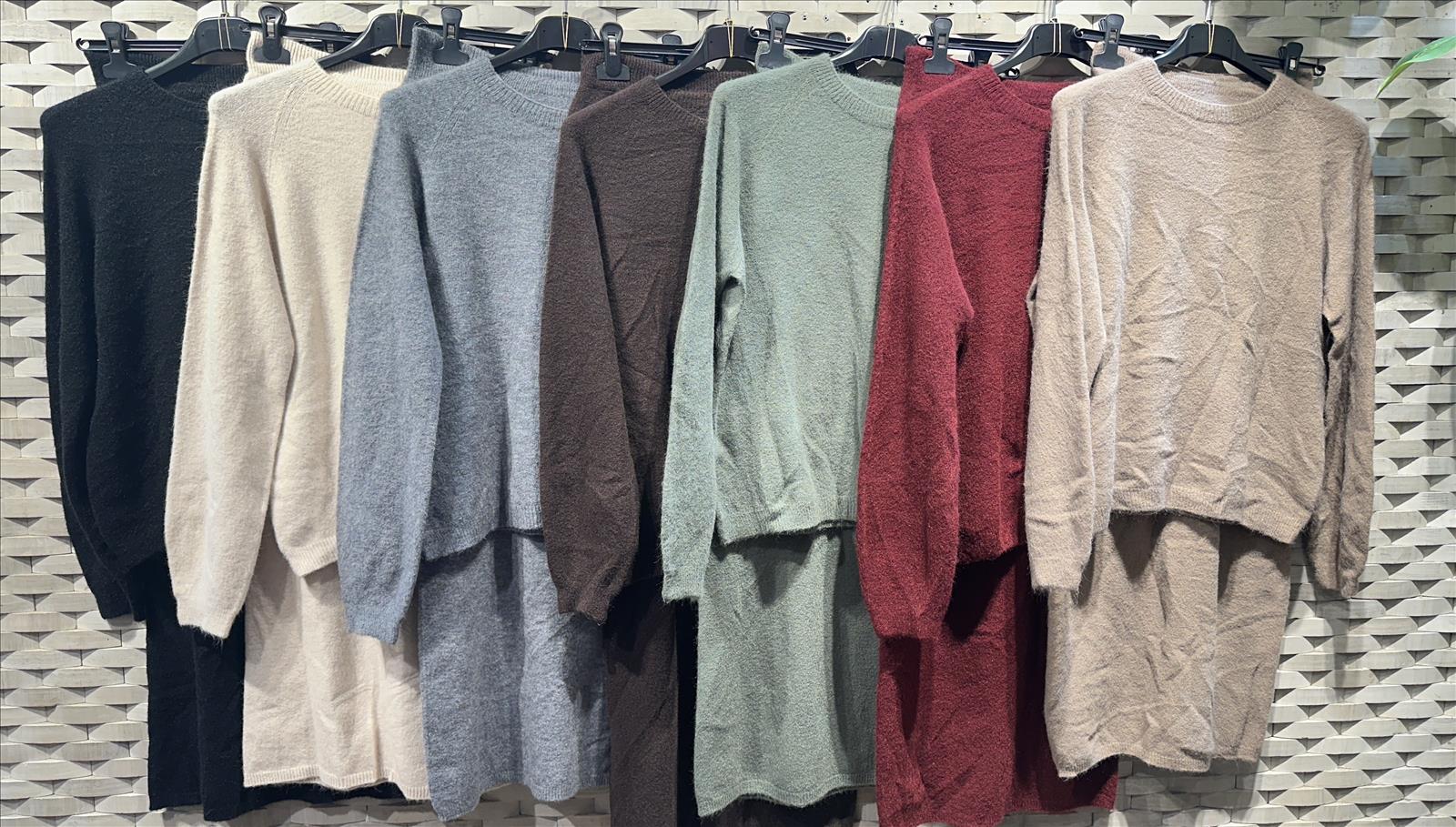 Hier geht's zum Shop von: Ala Mode Fashion-DOB;Accessoires;Leather Wear; Young Fashion - Neuss | Artikel-Nr. 70004 | 40%Acry 32%Polia 28%Poly | Mindestbestellmenge 2 Stück | Kategorie: 2-Teiler | Adresse: Ala Mode Fashion - Breslauerstr. 8 Raum 113 - 41460 neuss - Tel: 021312091616 - ala-mode@web.de | Angebot: Sofortprogramme, Orderware