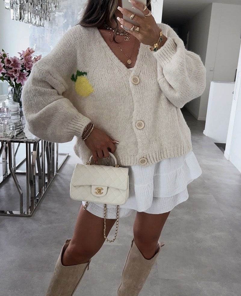 Hier geht's zum Shop von: Ala Mode Fashion-DOB;Accessoires;Leather Wear; Young Fashion - Neuss | Kategorie: Strickjacke | Adresse: Ala Mode Fashion - Breslauerstr. 8 Raum 113 - 41460 neuss - Tel: 021312091616 - ala-mode@web.de | Angebot: Sofortprogramme, Orderware