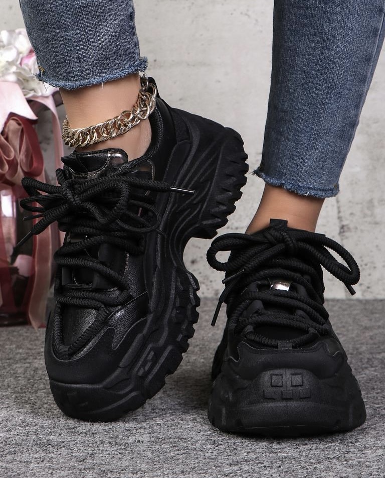 Hier geht's zum Shop von: Ala Mode Fashion-DOB;Accessoires;Leather Wear; Young Fashion - Neuss | Kategorie: Schuhe / Sneakers (Lot) | Adresse: Ala Mode Fashion - Breslauerstr. 8 Raum 113 - 41460 neuss - Tel: 021312091616 - ala-mode@web.de | Angebot: Sofortprogramme, Orderware