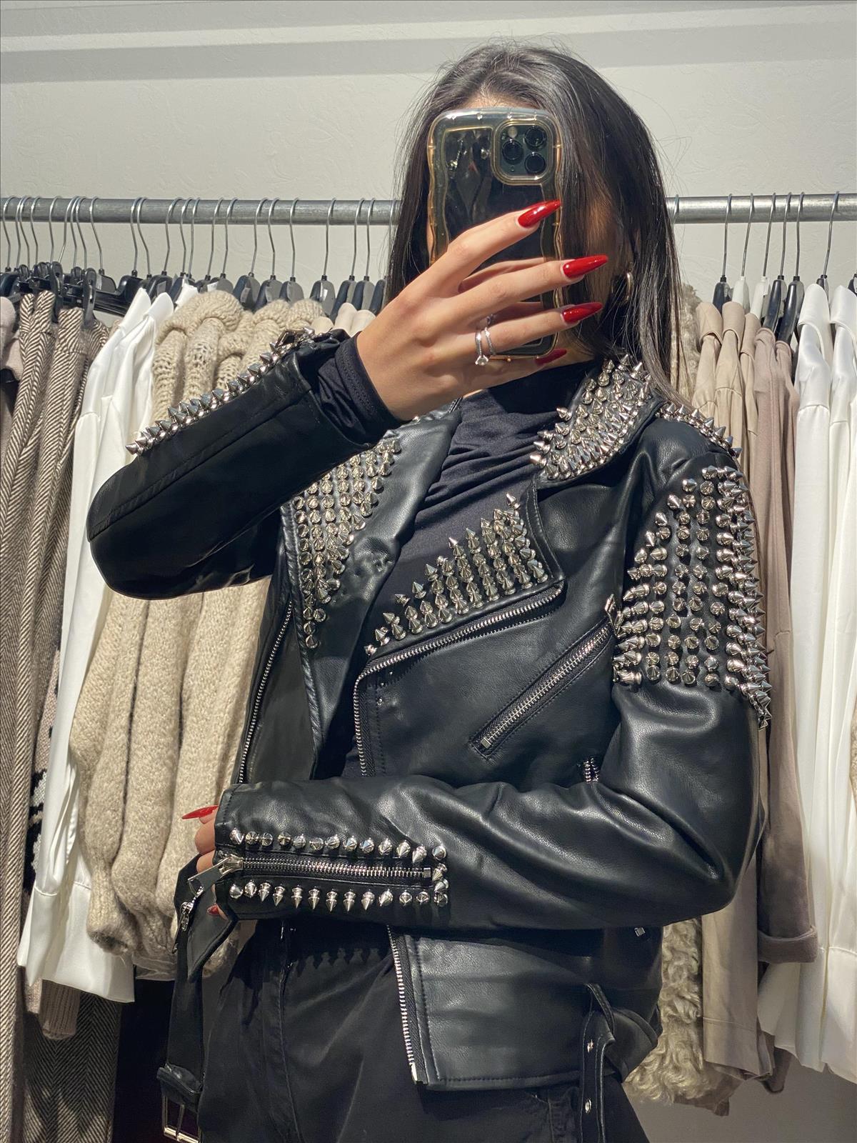 Hier geht's zum Shop von: Ala Mode Fashion-DOB;Accessoires;Leather Wear; Young Fashion - Neuss | Kategorie: Jacke | Adresse: Ala Mode Fashion - Breslauerstr. 8 Raum 113 - 41460 neuss - Tel: 021312091616 - ala-mode@web.de | Angebot: Sofortprogramme, Orderware