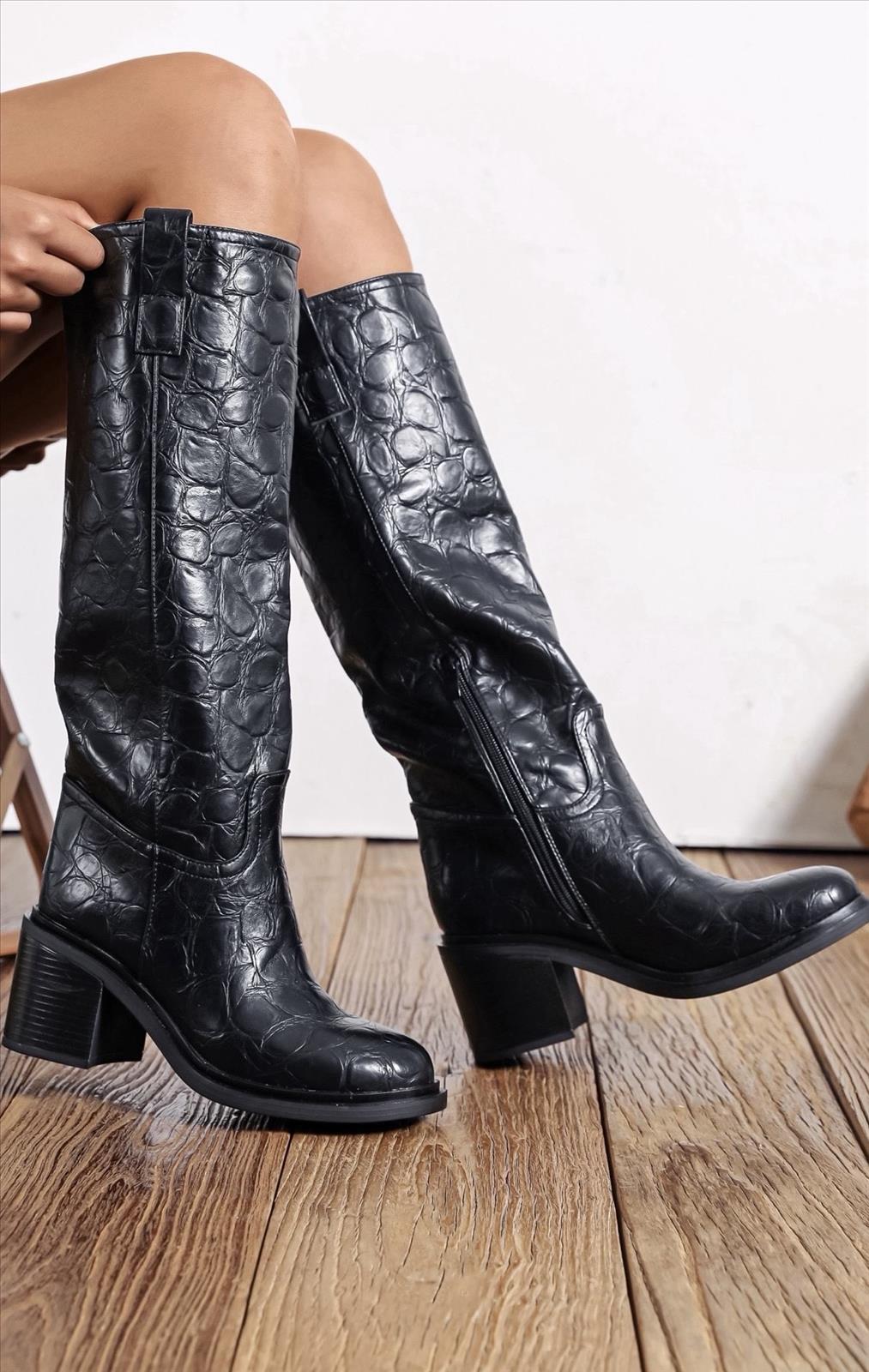 E-Vitale Shoes - BIONDINI Großhandel Wholesale - hochwertige italienische Schuhe direkt ab Fabrik | Artikel-Nr. A9825 | Stiefel (LOT) 6 Stk | Kategorie: Damenschuhe / Stiefel (LOT) | Angebot: Damenbekleidung, Damen Accessoires, Herren Accessoires, Schuhe, Young Fashion, Leather Wear, Sofortprogramme, Orderware | Adresse: E-VITALE SHOES - Raum 114 - Breslauer Str. 8 - 41460 Neuss - Tel: 02131/3868532 - service@evitale-shoes.eu