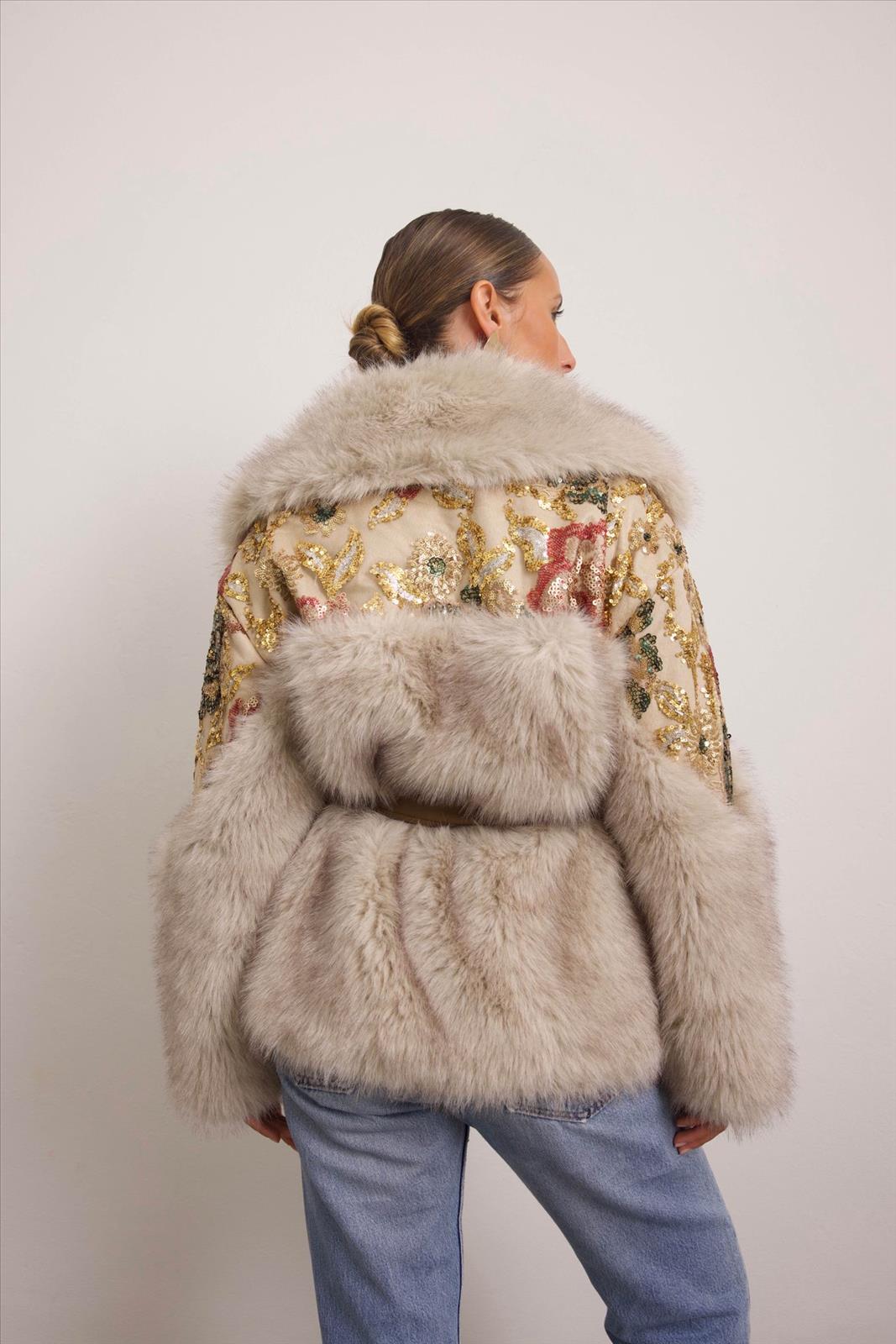 Ala Mode Fashion-DOB;Accessoires;Leather Wear; Young Fashion - Neuss | Kategorie: Mantel | Angebot: Sofortprogramme, Orderware | Adresse: Ala Mode Fashion - Breslauerstr. 8 Raum 113 - 41460 neuss - Tel: 021312091616 - ala-mode@web.de