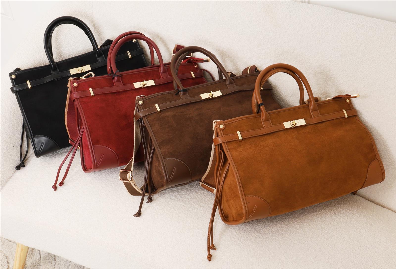 Hier geht's zum Shop von: Ala Mode Fashion-DOB;Accessoires;Leather Wear; Young Fashion - Neuss | Kategorie: Taschen | Adresse: Ala Mode Fashion - Breslauerstr. 8 Raum 113 - 41460 neuss - Tel: 021312091616 - ala-mode@web.de | Angebot: Sofortprogramme, Orderware