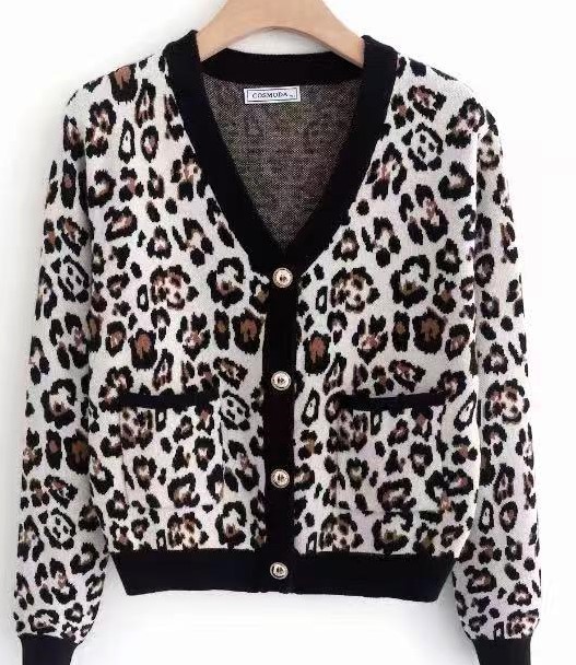 LB new fashion GmbH & Co KG - DOB, Accessoires, Young Fashion, Big Sizes - Eschborn | Strickjacke Leo kurz | Artikel-Nr. 2668 | Kurez Leo Strickjacke zum knöpfen sehr weiche Qualität 50% Viscose, 28% Polyester, 22% Nylon | Angebot: Sofortprogramme, Orderware | Adresse: LB new fashion GmbH & Co KG - Kölner Str. 1 - 65760 Eschborn - Tel: 06196/7730740 - lbfashion24@gmail.com
