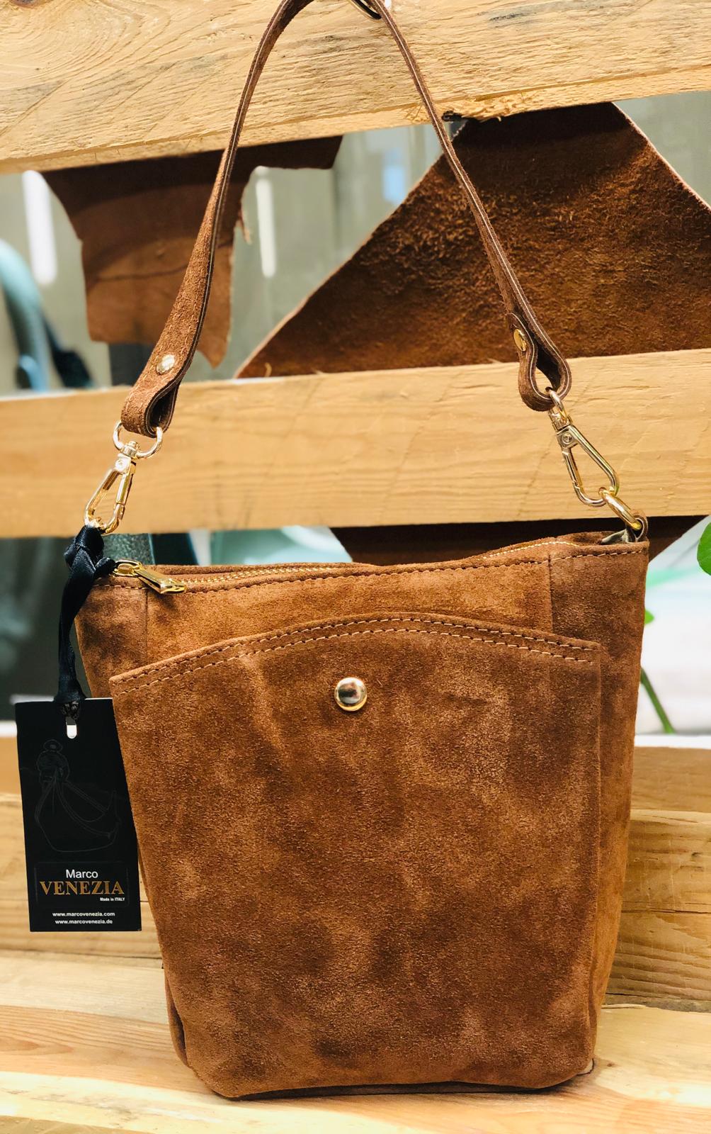 Heinen - Marco Venezia Taschen - Warenhandelsgesellschaft mbH | Kategorie: Damentaschen / Handtasche | Angebot: Damen Accessoires, Herren Accessoires, Leather Wear, Sofortprogramme, Orderware | Adresse: Heinen Warenhandels GmbH - Anton-Kux-Str. 2 - 41460 Neuss - Tel: 02131-3134985 - info@marcovenezia.de