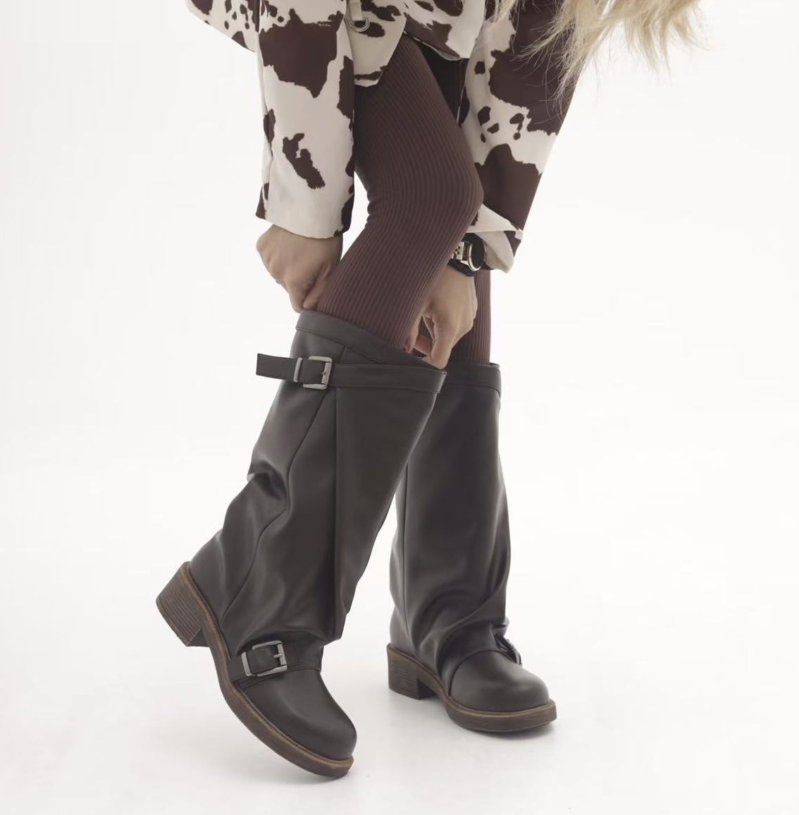 E-Vitale Shoes - BIONDINI Großhandel Wholesale - hochwertige italienische Schuhe direkt ab Fabrik | Kategorie: Damenschuhe / Stiefel (LOT) | Angebot: Damenbekleidung, Damen Accessoires, Herren Accessoires, Schuhe, Young Fashion, Leather Wear, Sofortprogramme, Orderware | Adresse: E-VITALE SHOES - Raum 114 - Breslauer Str. 8 - 41460 Neuss - Tel: 02131/3868532 - service@evitale-shoes.eu