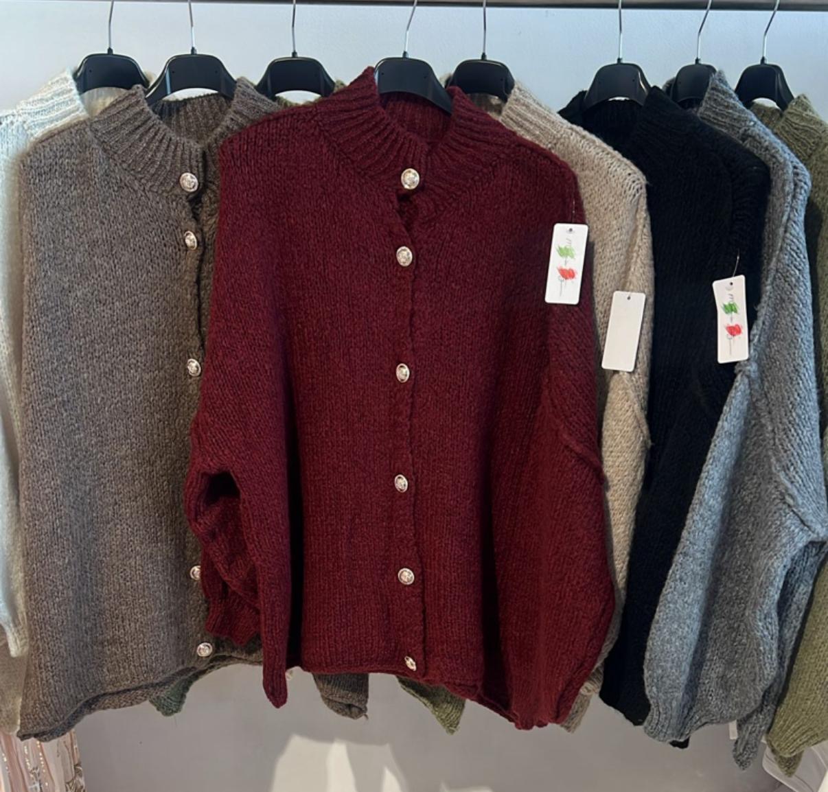 TrendHubb - DOB - Hamburg | Artikel-Nr. Cardigan | Beautiful Cardigang in many Colors available. | Kategorie: Autumn | Angebot: Sofortprogramme, Orderware | Adresse: TrendHubb - Modering 3 - 22457 Hamburg - Tel: 017680504417 - trendhubb@outlook.com