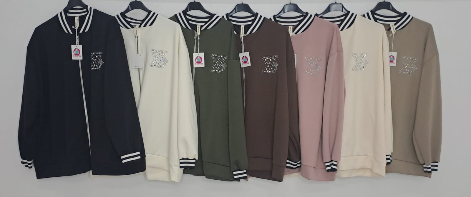 Hier geht's zum Shop von: Catchme UG - DOB - Dreieich | Kategorie: Bekleidung (Ab grose 44) / Jacken | Adresse: Catchme UG - Otto-Hahn Str. 24 - 63303 Dreieich - Tel: +49 (0)6103 – 39891 10 - grossartig9@gmail.com | Angebot: Sofortprogramme, Orderware