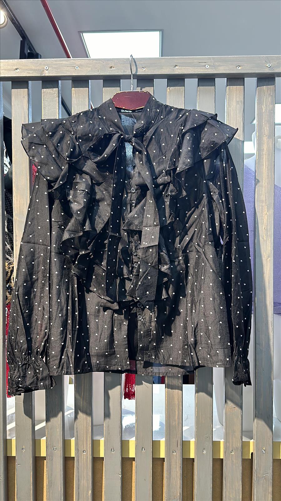 Hier geht's zum Shop von: Yoken GmbH - Young Fashion Damenbekleidung | Kategorie: BLUSE | Adresse: Yoken GmbH - Im Gerfierth 6 - 63303 Dreieich - Tel: 0049-61038313874 - yoken168@hotmail.fr | Angebot: Damenbekleidung, Damen Accessoires, Große Größen, Young Fashion