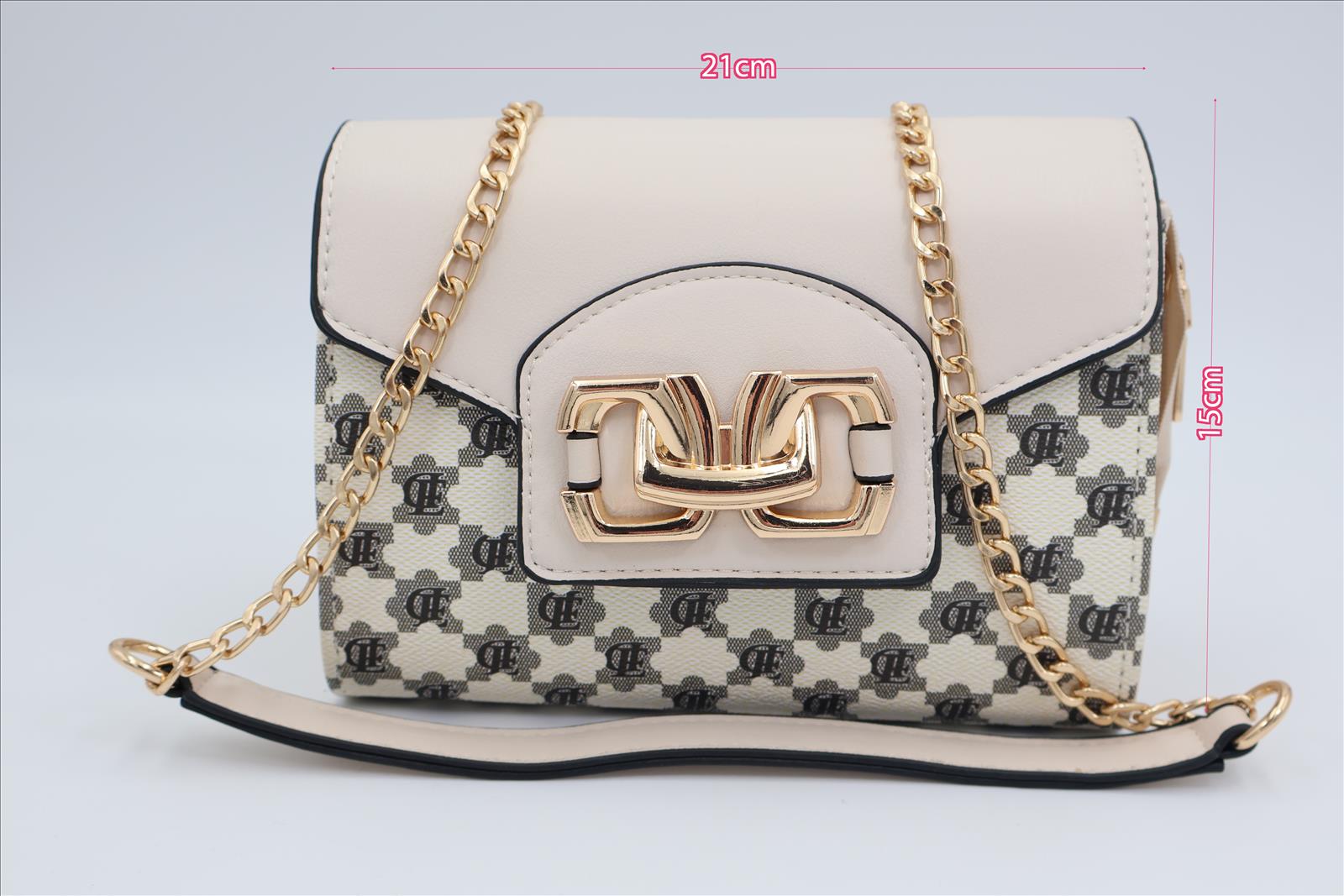 YIDA Import Export Großhandel GmbH - Dessous;Young Fashion - Neuss | Artikel-Nr. Q143 | Umhängetaschen | Produktname :Umhängetaschen Material: 75% STOFF, 25% PU Merkmale:Diese stilvolle Umhängetasche besticht durch ihr markantes Rautenmuster, das einen Hauch von Eleganz und Raffinesse verleiht. Perfekt für den täglichen Gebrauch oder besondere Anlässe, verbindet sie Funktionalität mit einem Hauch von zeitloser Klasse. | Kategorie: Umhängetaschen | Angebot: Sofortprogramme, Orderware | Adresse: YIDA Import Export Großhandel GmbH - Anton-Kux-Str. 2 - 41460 Neuss - Tel: 015734500730 - yidabag@yahoo.de