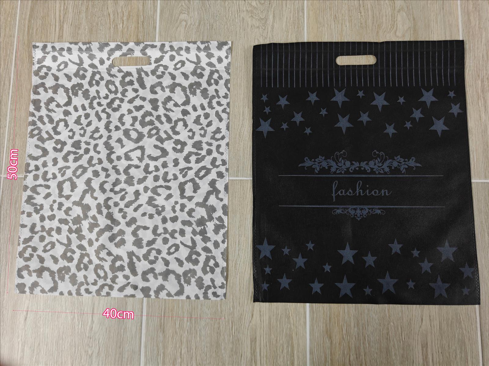 YIDA Import Export Großhandel GmbH - Dessous;Young Fashion - Neuss | Artikel-Nr. Taschen 8 | Tüten | Produktname : Tüten Material: 100% Stoff Merkmale:In der schlichten Eleganz dieser Stofftasche vereinen sich praktische Alltagstauglichkeit und stilvolles Design. Mit einer geräumigen Innenstruktur und feinen Details ausgestattet, verkörpert sie die perfekte Symbiose aus Ästhetik und Funktionalität für den modernen Lifestyle. | Kategorie: Tüten | Angebot: Sofortprogramme, Orderware | Adresse: YIDA Import Export Großhandel GmbH - Anton-Kux-Str. 2 - 41460 Neuss - Tel: 015734500730 - yidabag@yahoo.de