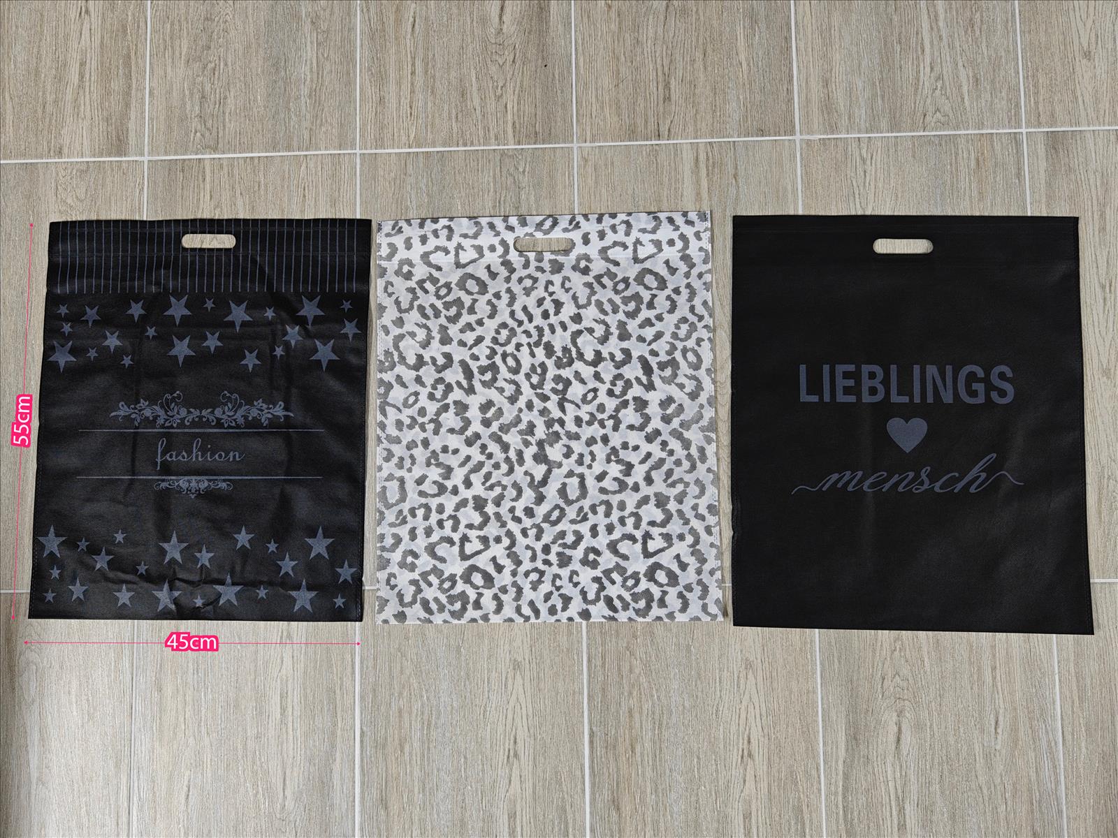 YIDA Import Export Großhandel GmbH - Dessous;Young Fashion - Neuss | Artikel-Nr. Taschen 10 | Tüten | Produktname : Tüten Material: 100% Stoff Merkmale:Eine Stofftasche, die Eleganz und Funktionalität perfekt vereint. Mit feiner Handwerkskunst gefertigt, ist sie die ideale Ergänzung für jeden Look. | Kategorie: Tüten | Angebot: Sofortprogramme, Orderware | Adresse: YIDA Import Export Großhandel GmbH - Anton-Kux-Str. 2 - 41460 Neuss - Tel: 015734500730 - yidabag@yahoo.de