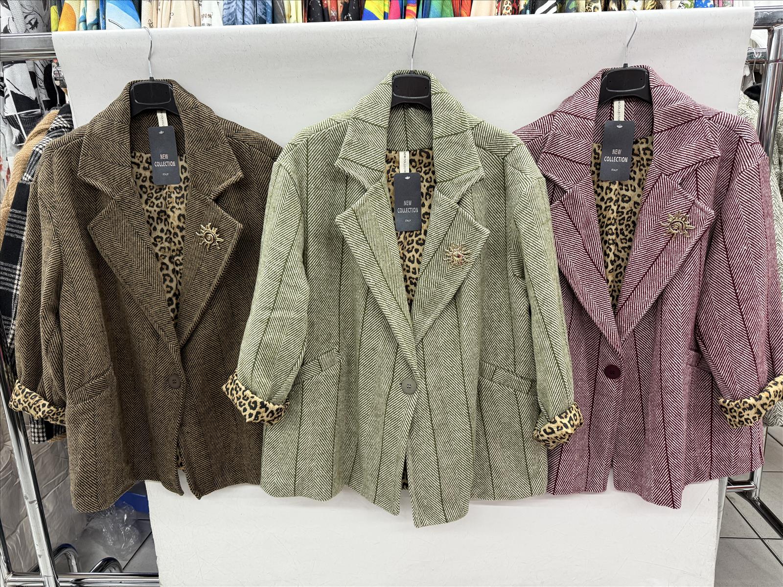 Luna moda GmbH - DOB, Young Fashion - Dreieich | 2 stück | Artikel-Nr. 9319 | Blazer | Kategorie: Jack | Angebot: Sofortprogramme, Orderware | Adresse: Luna moda GmbH - Max-Planck Str. 7 - 63303 Dreieich - Tel: 061032024981 - lunamoda@hotmail.de