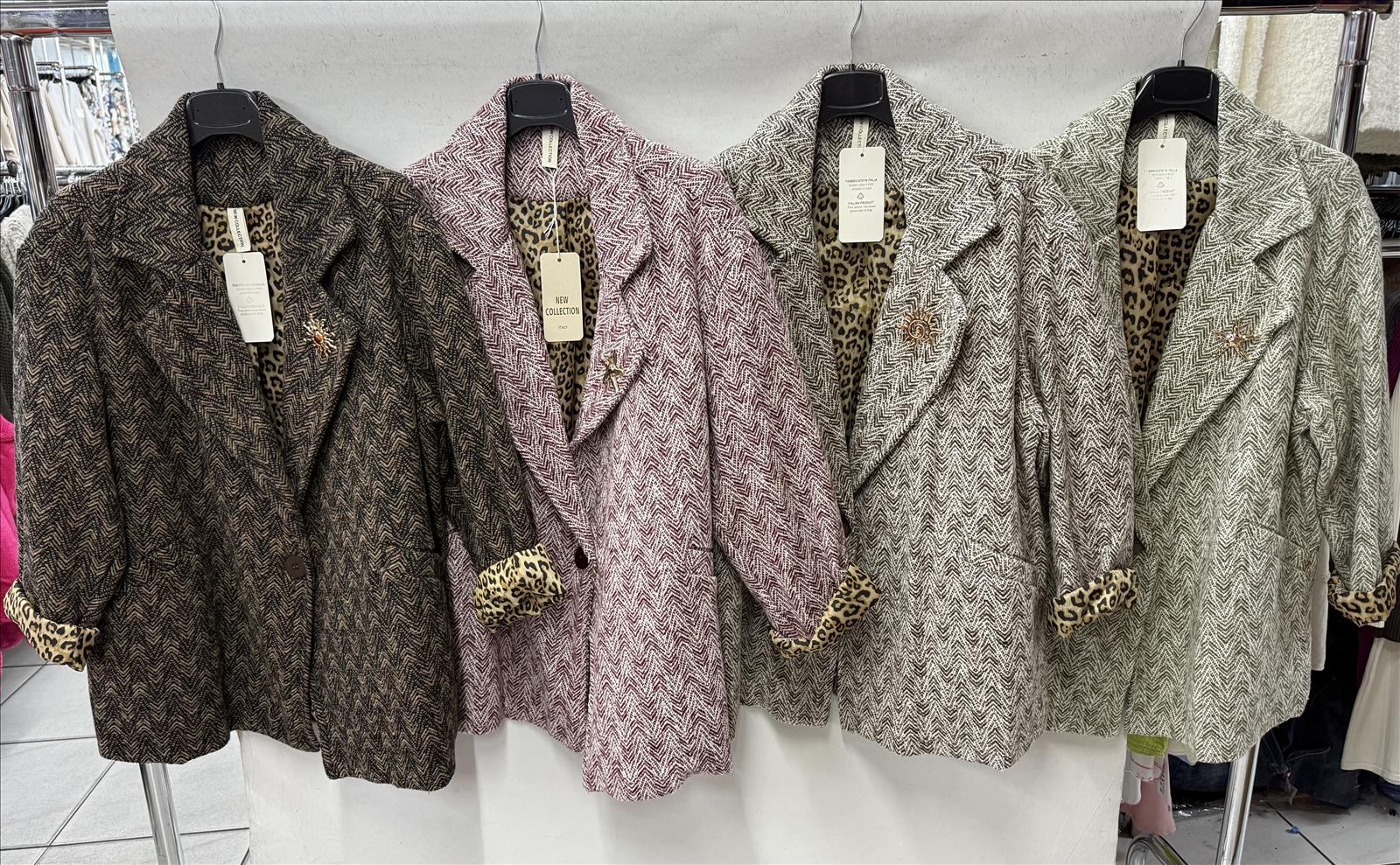 Luna moda GmbH - DOB, Young Fashion - Dreieich | 2 stück | Artikel-Nr. 9320 | Blazer | Kategorie: Jack | Angebot: Sofortprogramme, Orderware | Adresse: Luna moda GmbH - Max-Planck Str. 7 - 63303 Dreieich - Tel: 061032024981 - lunamoda@hotmail.de