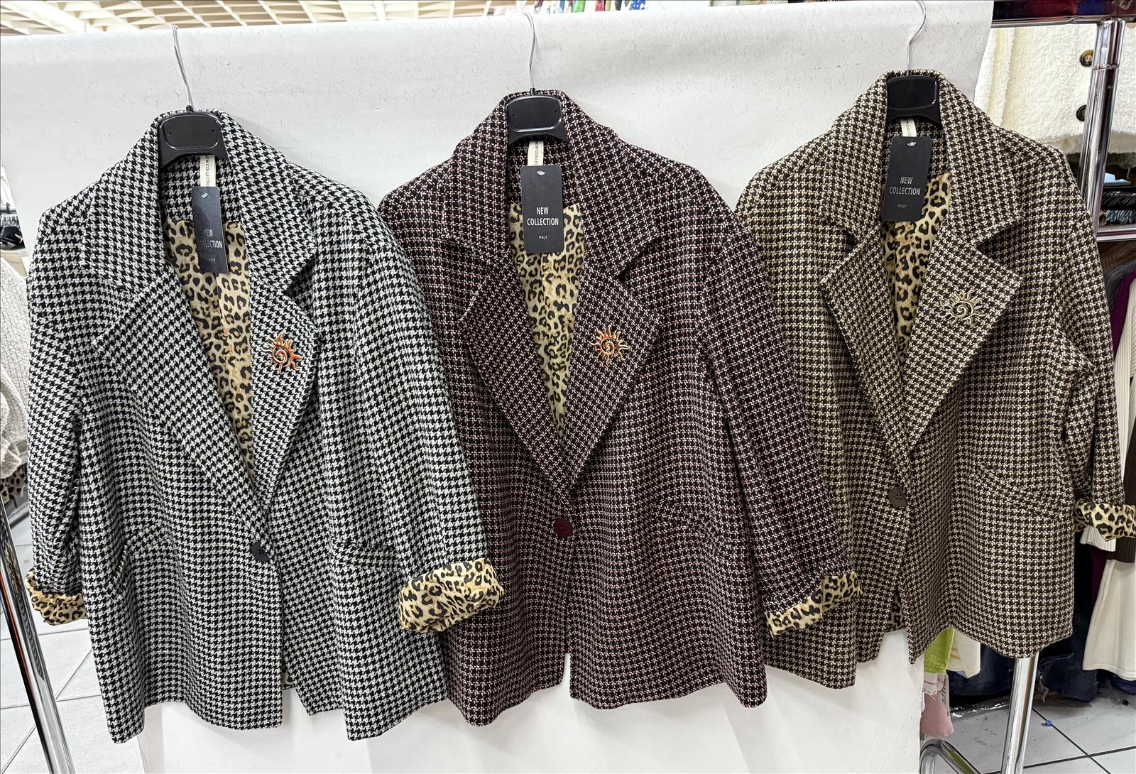 Luna moda GmbH - DOB, Young Fashion - Dreieich | 2 stück | Artikel-Nr. 9321 | Blazer | Kategorie: Jack | Angebot: Sofortprogramme, Orderware | Adresse: Luna moda GmbH - Max-Planck Str. 7 - 63303 Dreieich - Tel: 061032024981 - lunamoda@hotmail.de